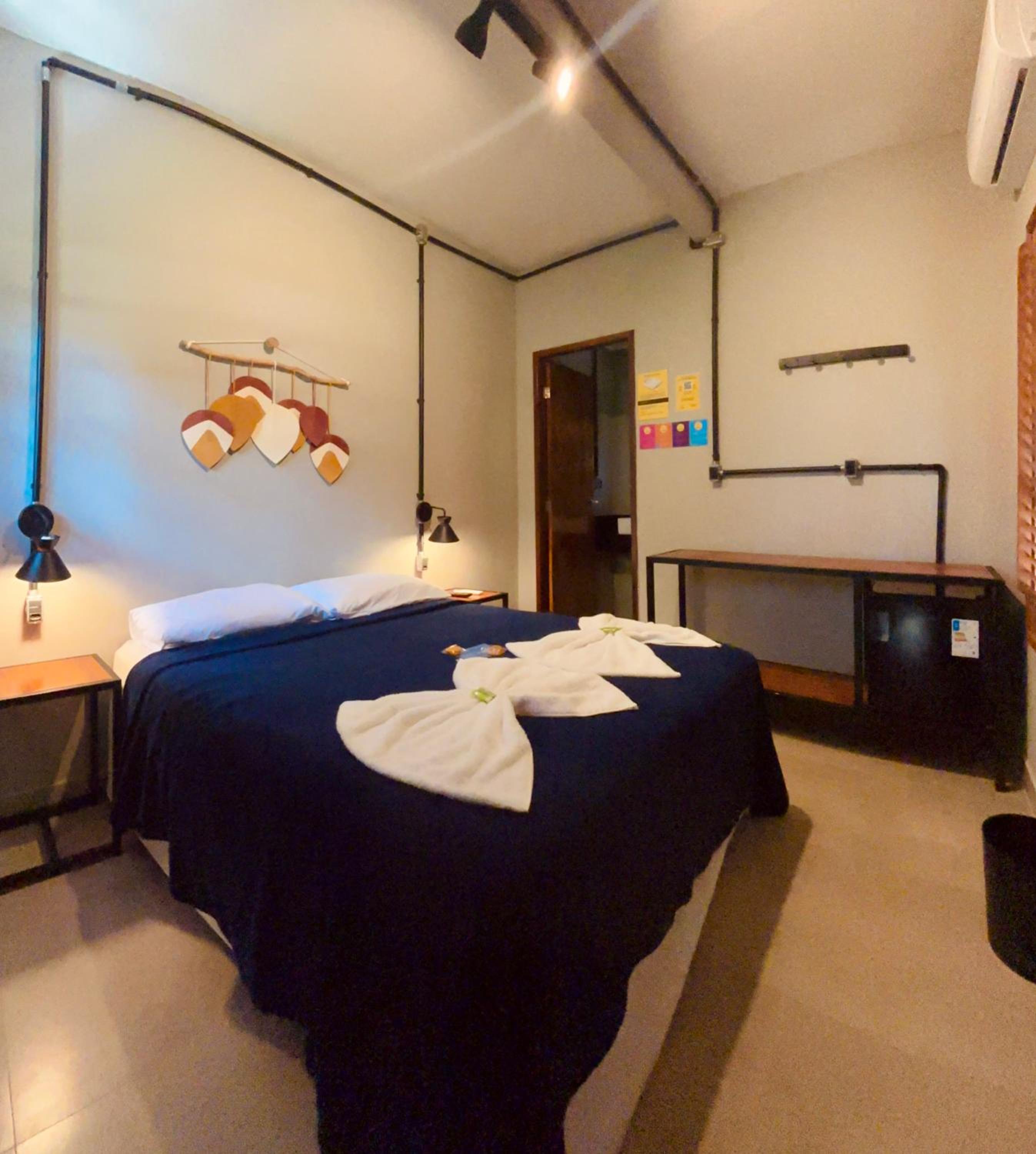Suite with Balcony - Photo 5