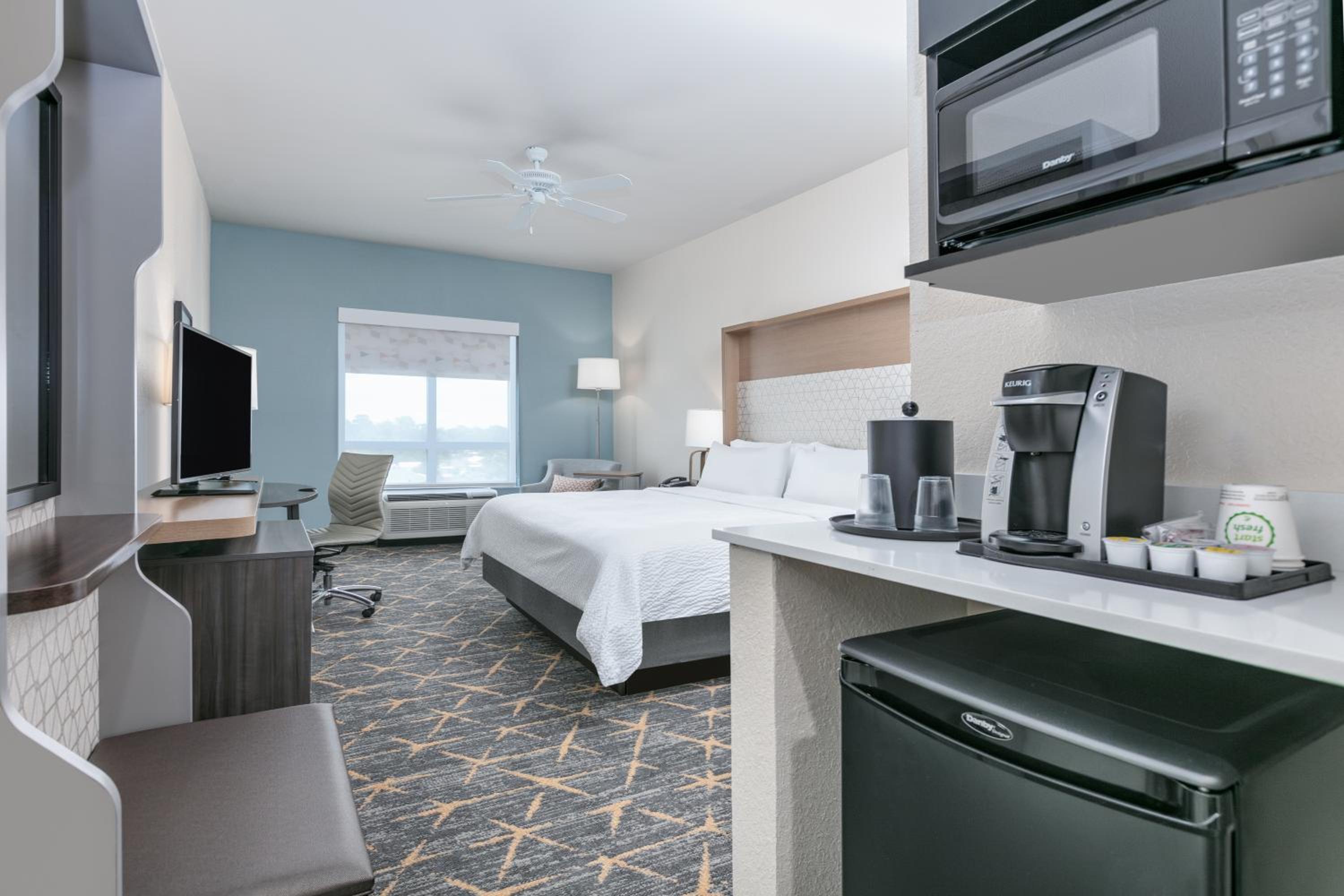 Standard King Room - Photo 5