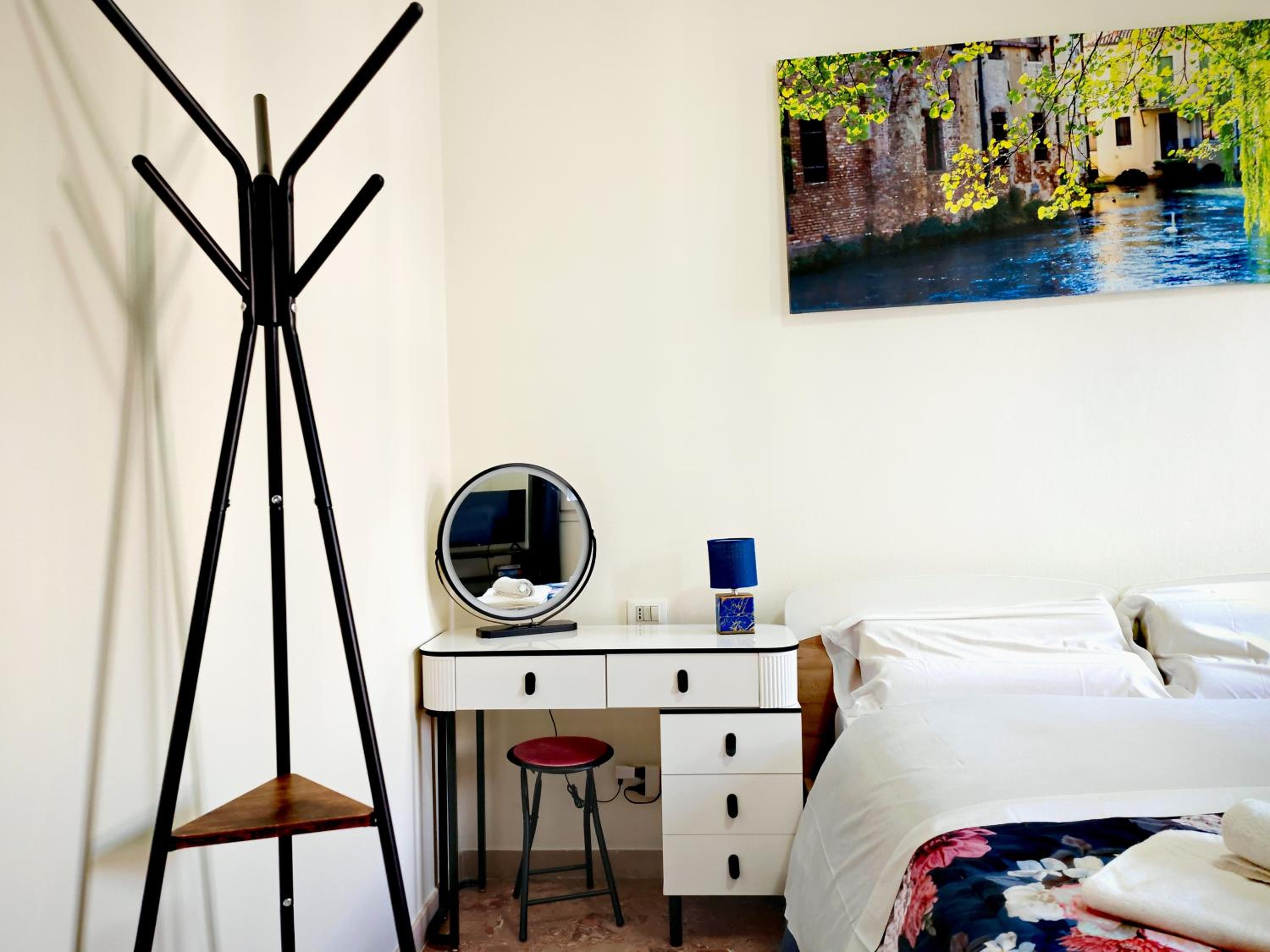 Double Room with Private External Bathroom photo 2