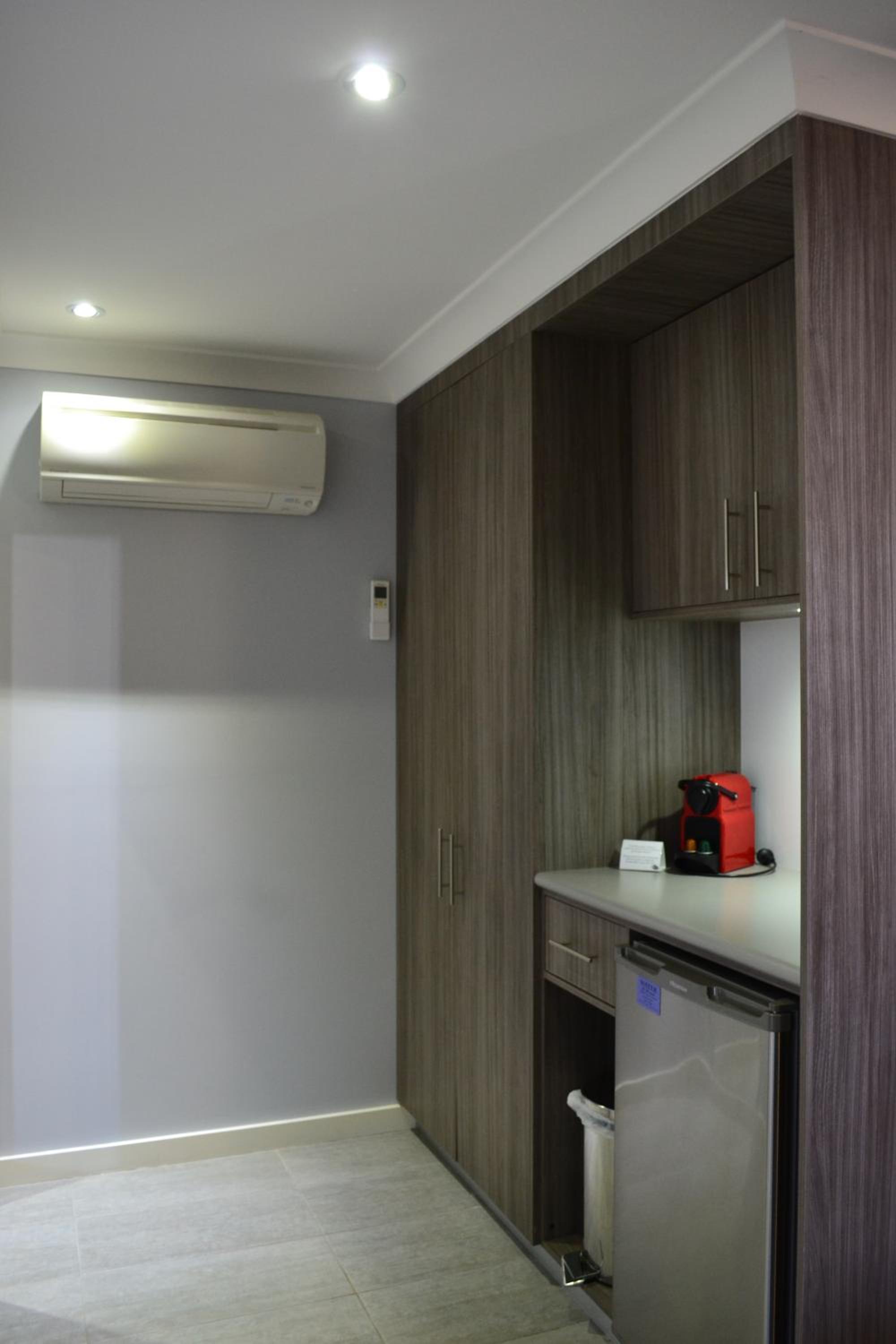 Superior King Room - Photo 8