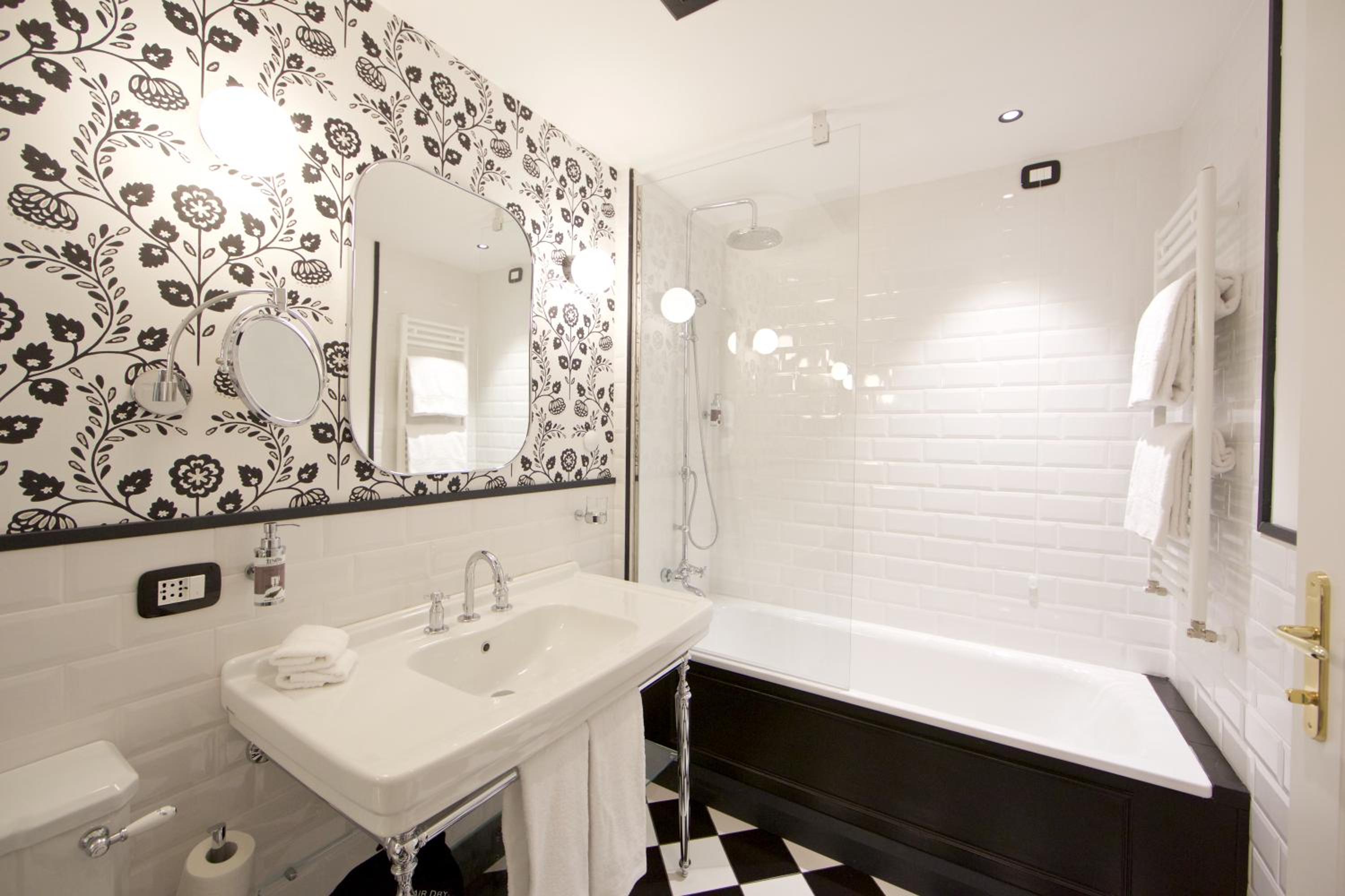 Double or Twin Room with City View - Photo 25