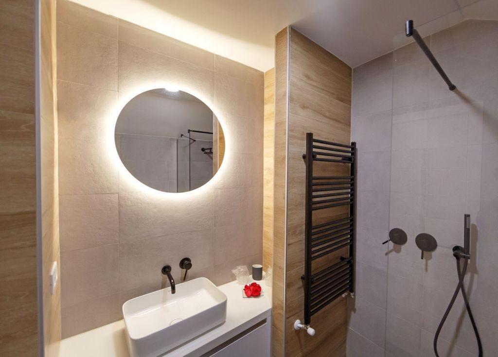 Small Double Room - Photo 1