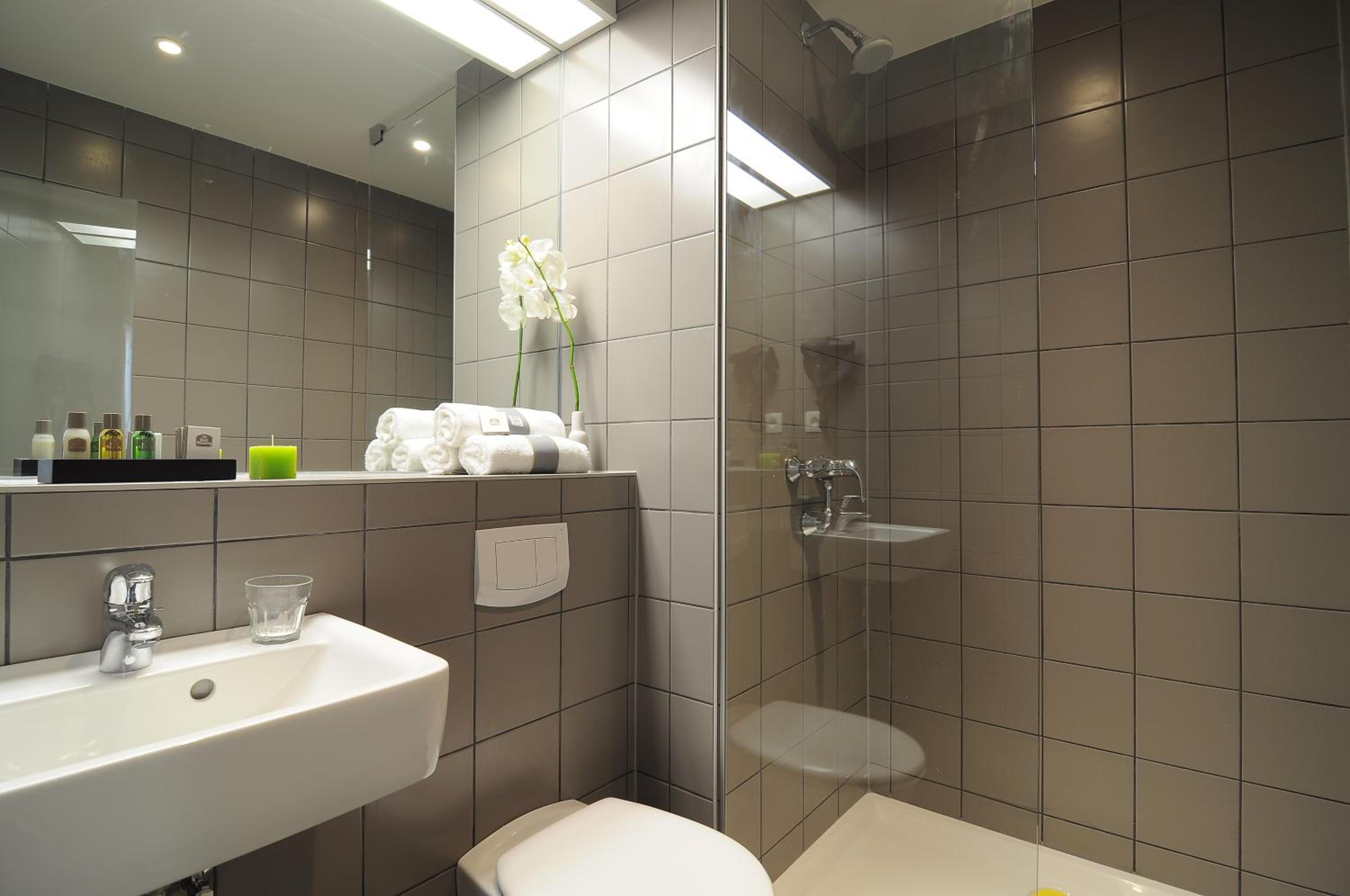 Standard Twin Room - Photo 2