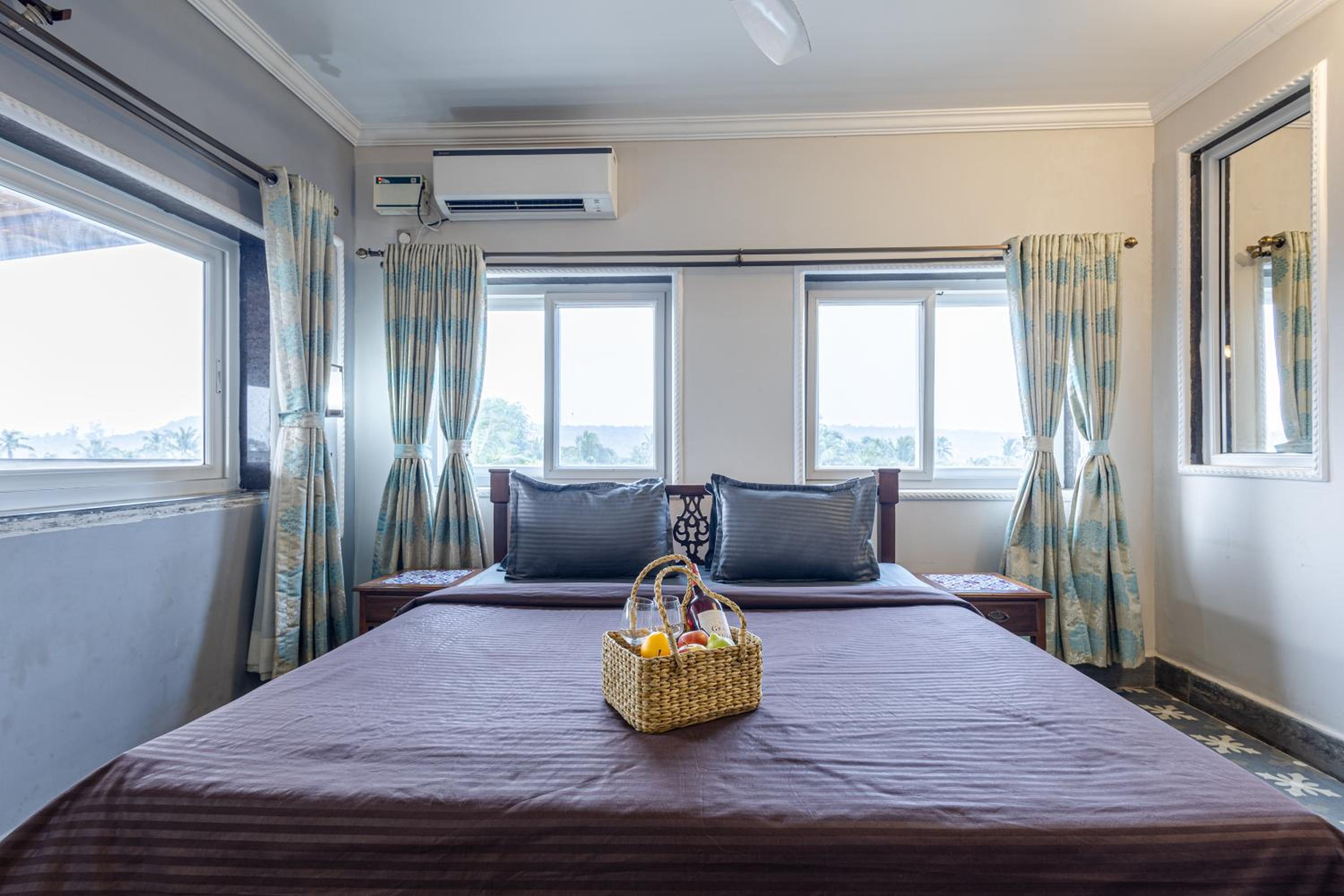 King Suite with Balcony photo 3