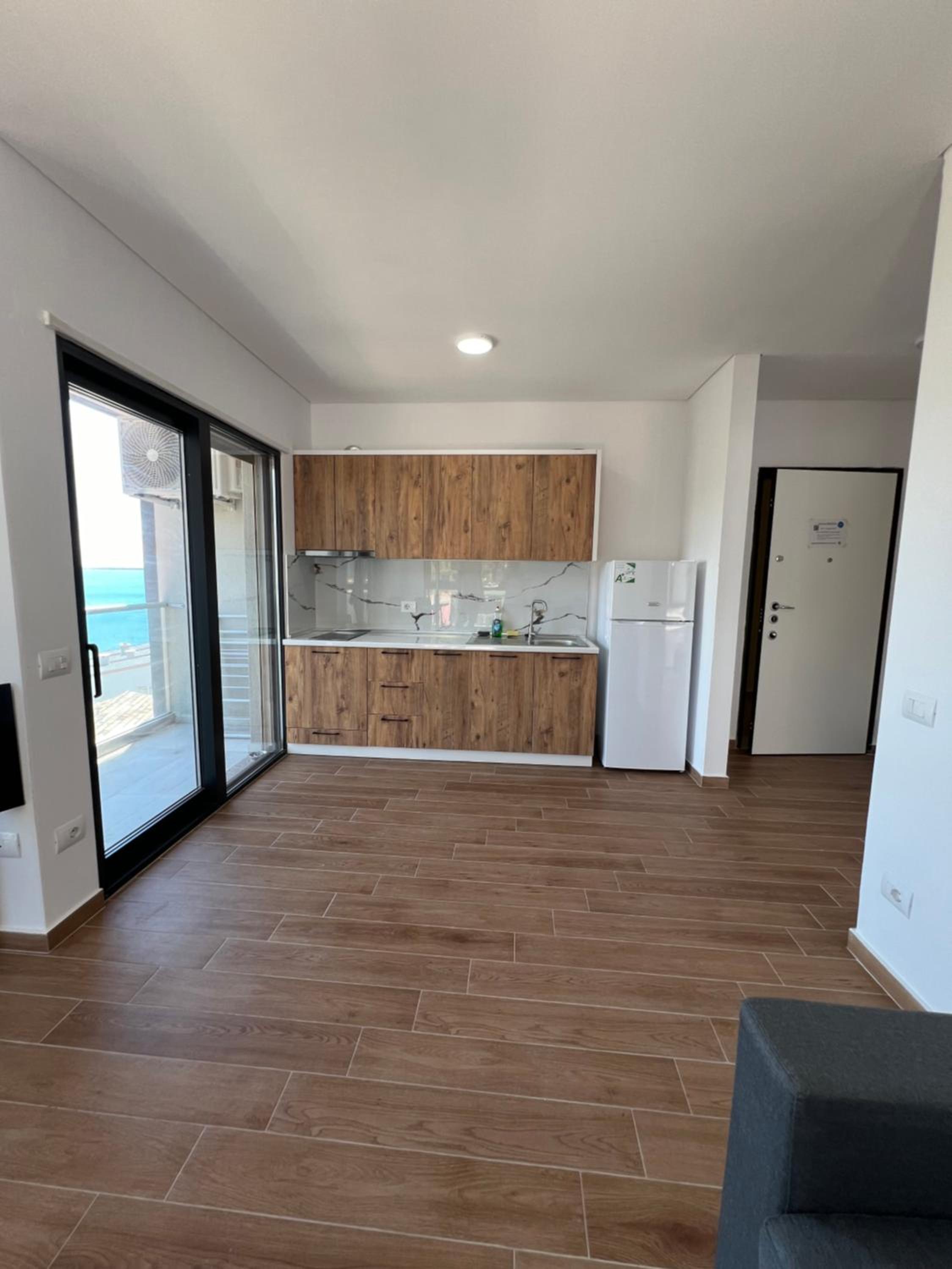One-Bedroom Apartment with Balcony and Sea View photo 3