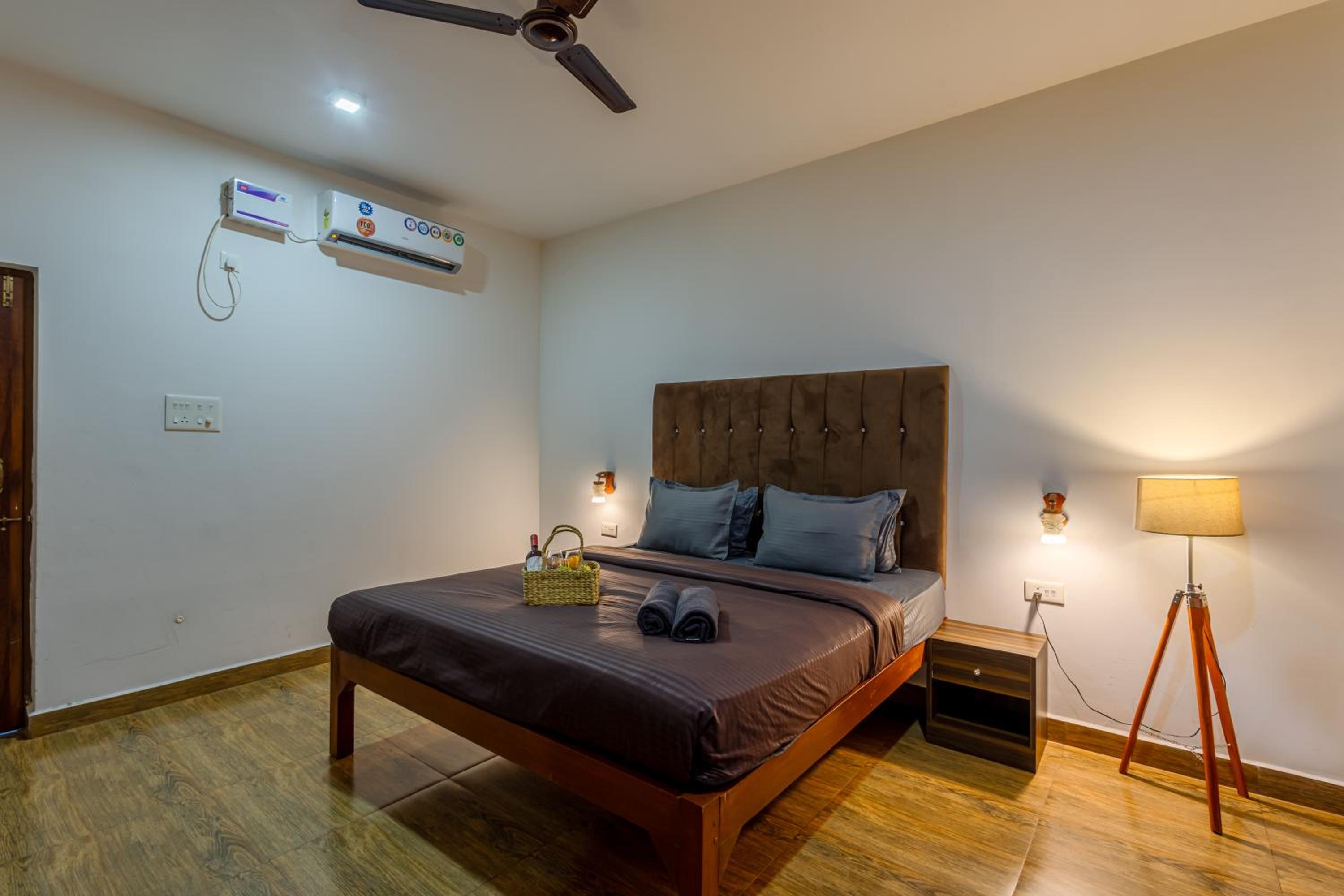Deluxe Double Room with Balcony photo 3