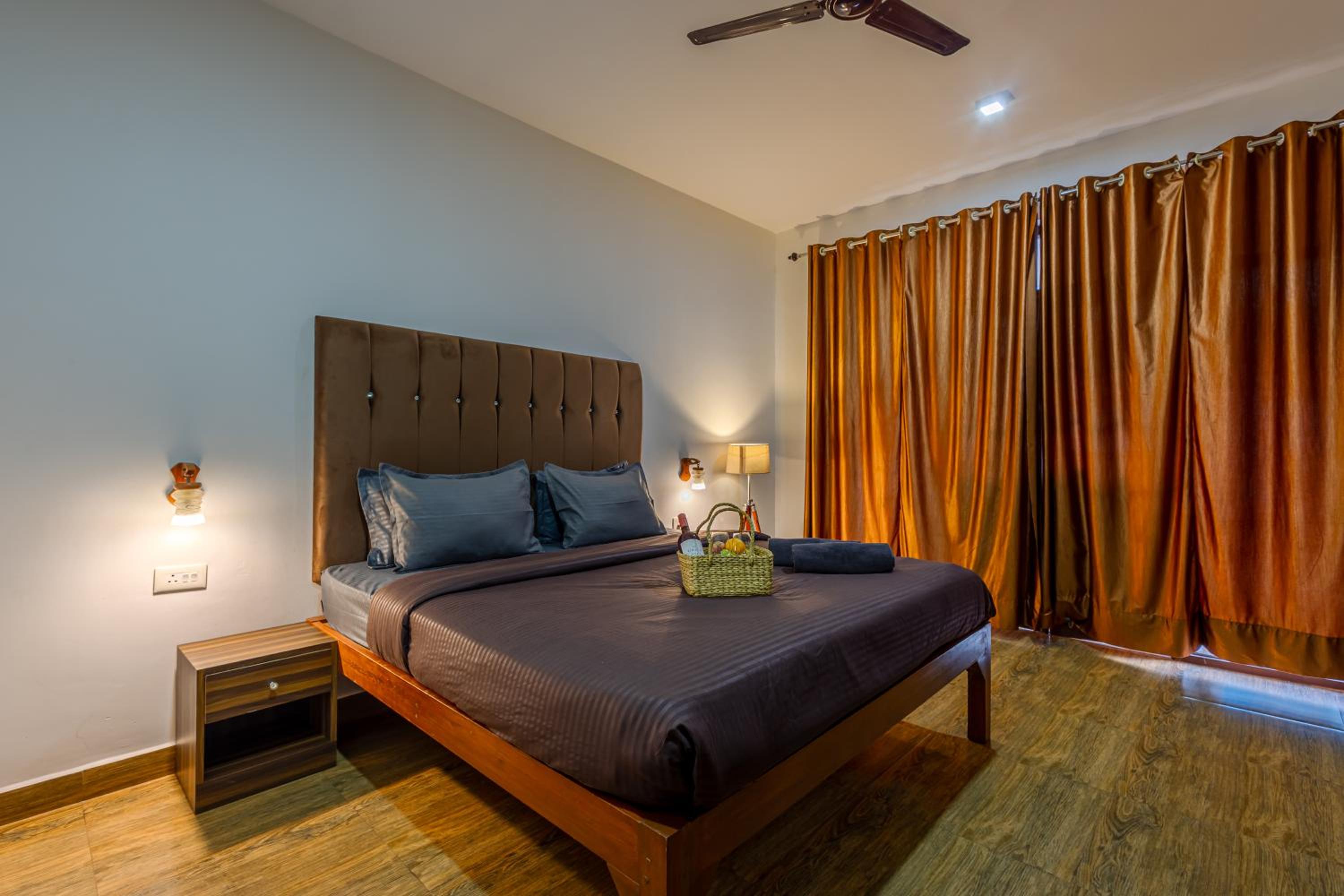 Deluxe Double Room with Balcony photo 2