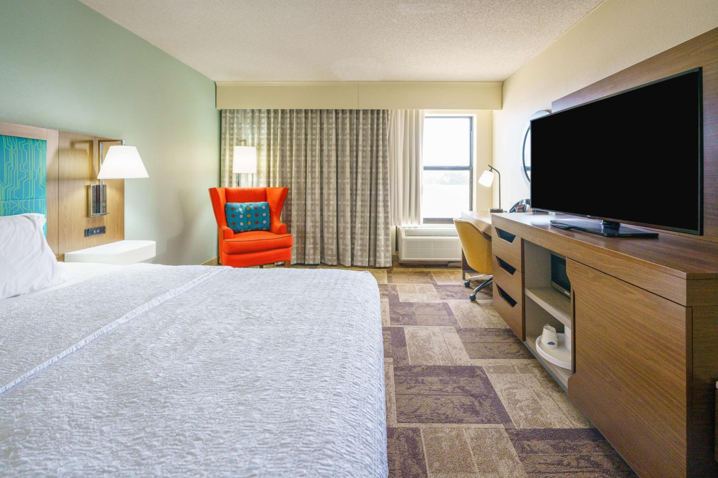 King Room - Disability Access/Non-Smoking - Photo 8