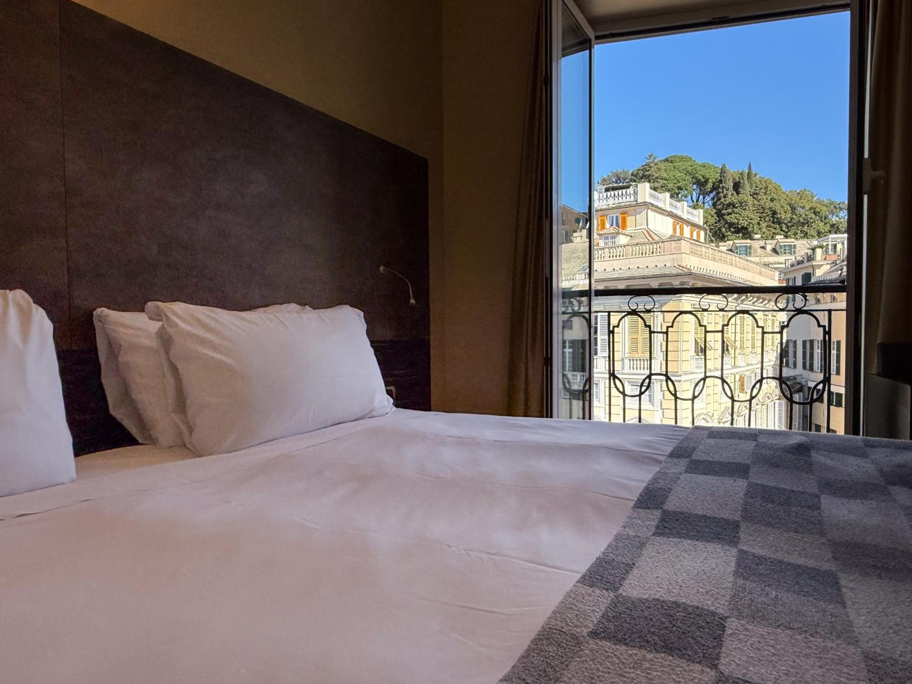 Superior King Room with City View - Non-Smoking - Photo 4