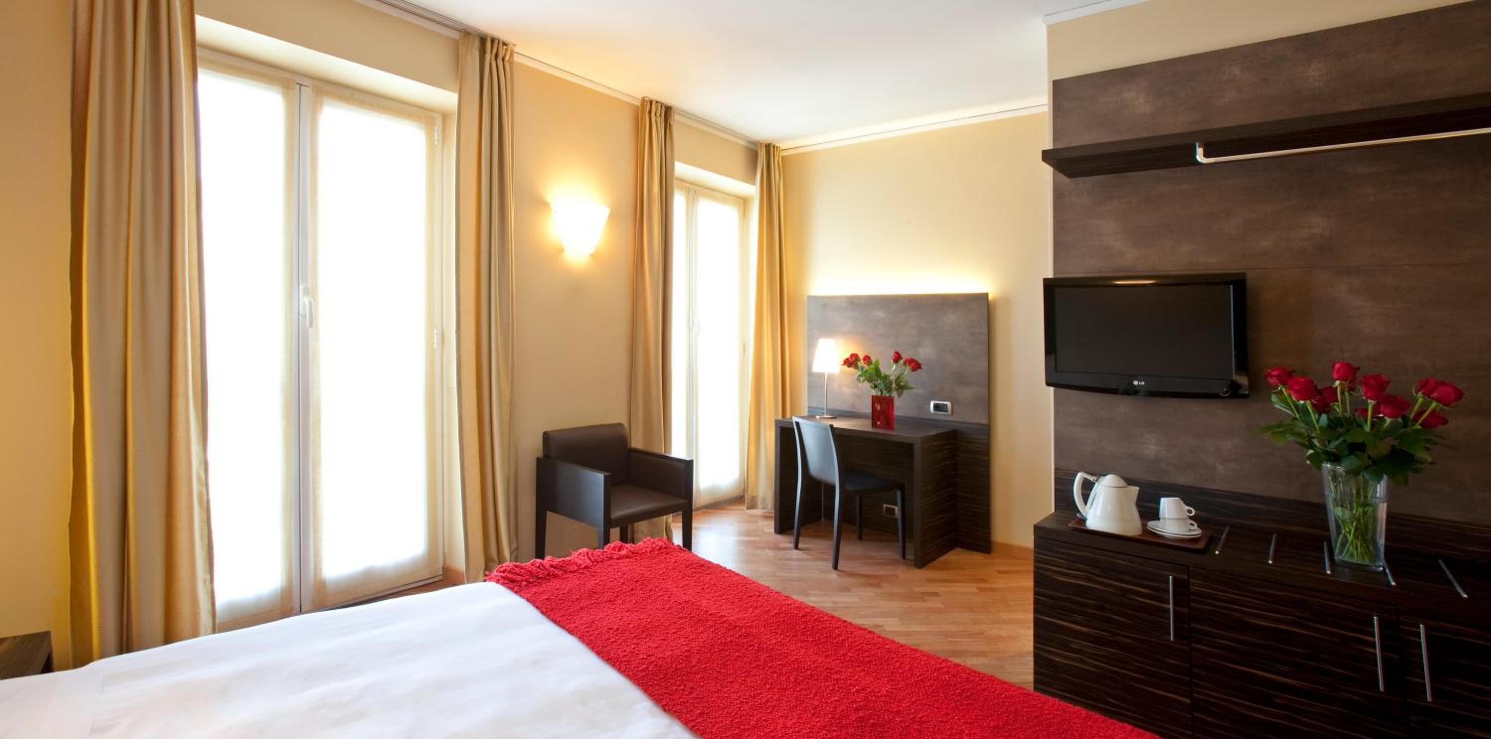 Superior King Room with City View - Non-Smoking - Photo 5