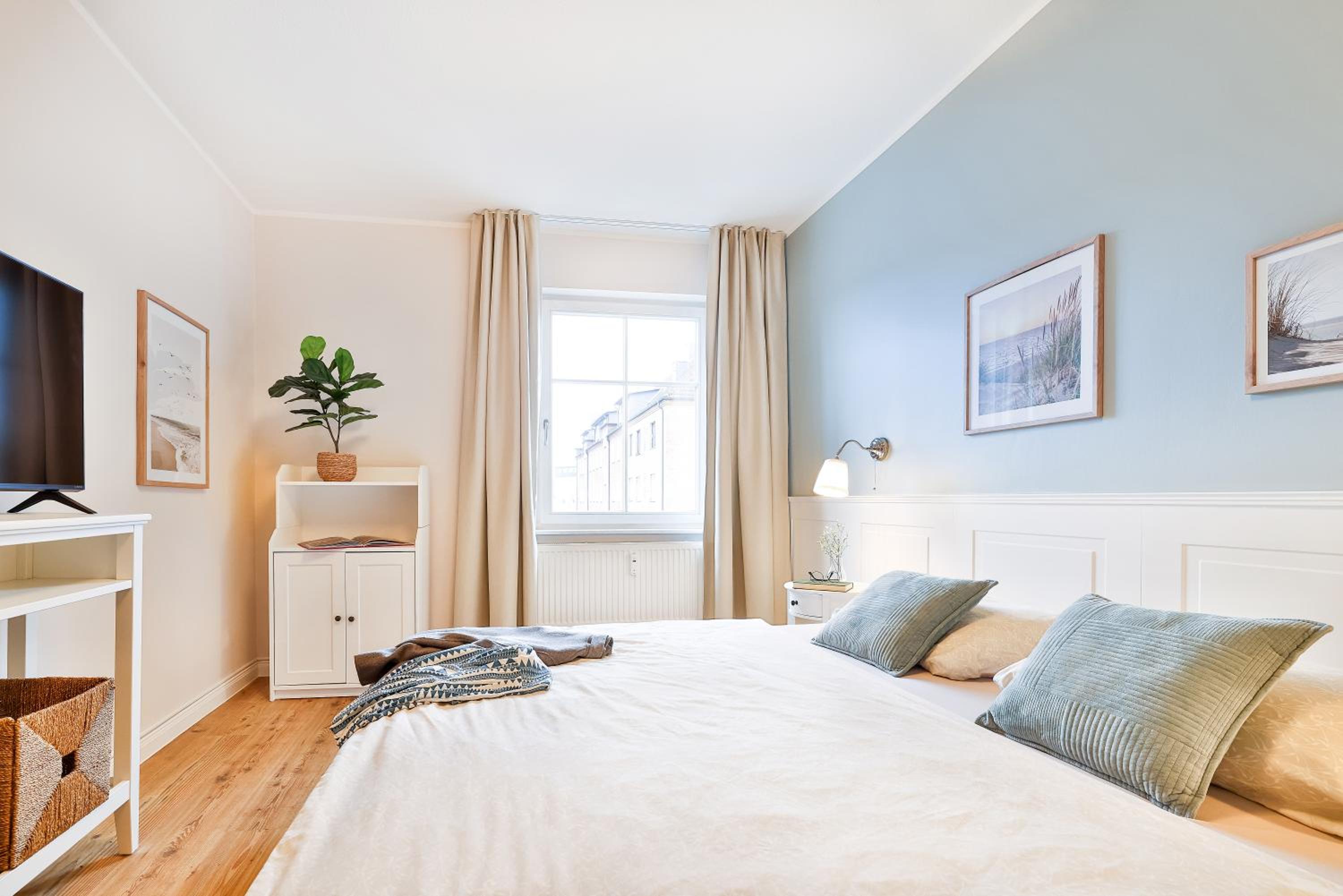 Two-Bedroom Apartment with Balcony photo 2