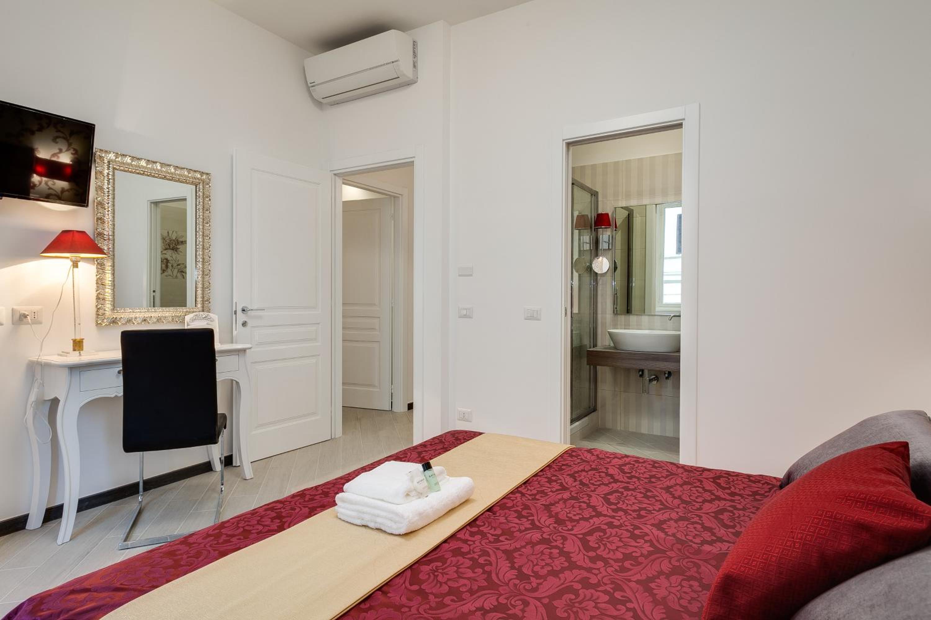 Deluxe Queen Room