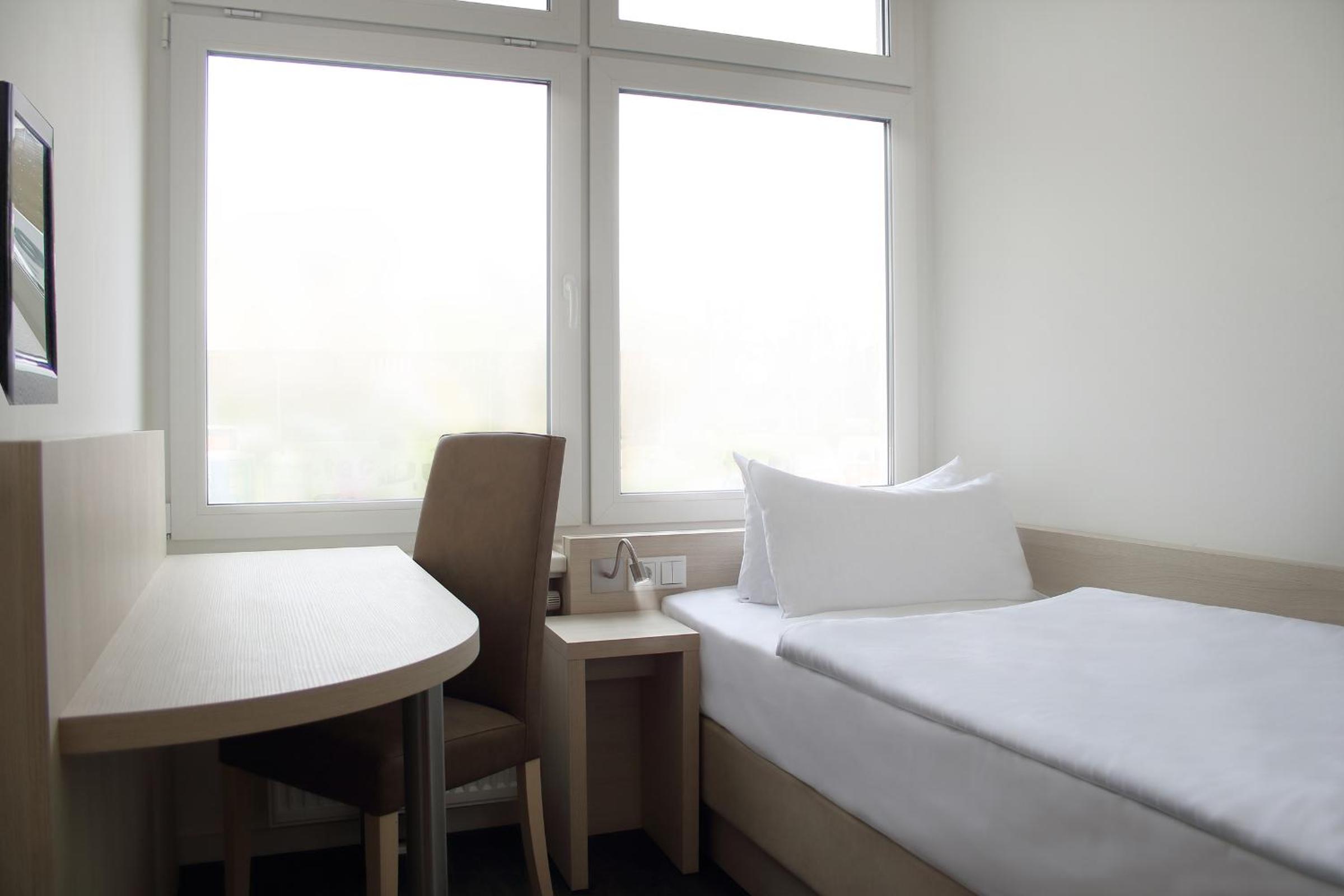 Small Single Room photo 2