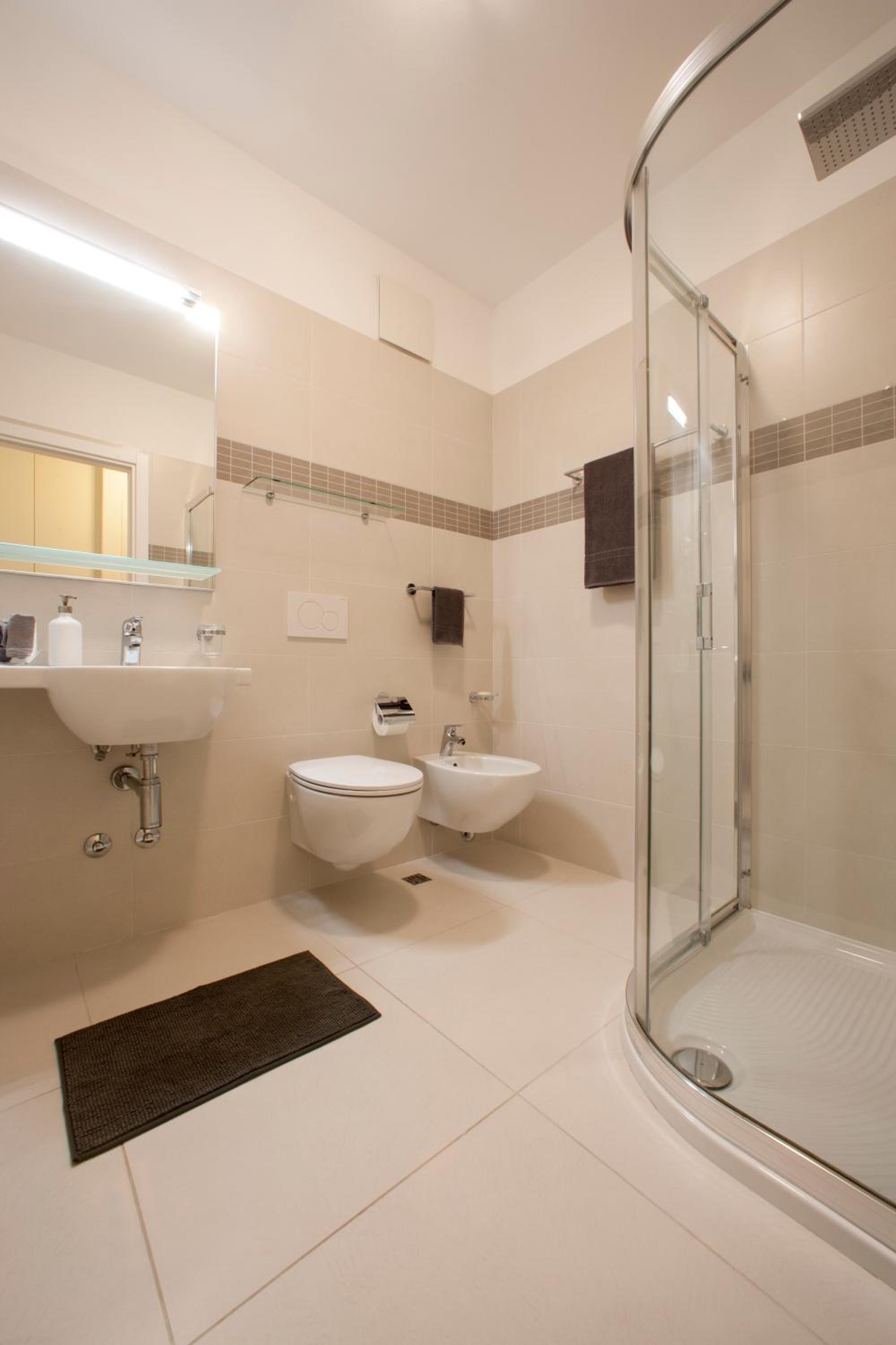One-Bedroom Deluxe Apartment