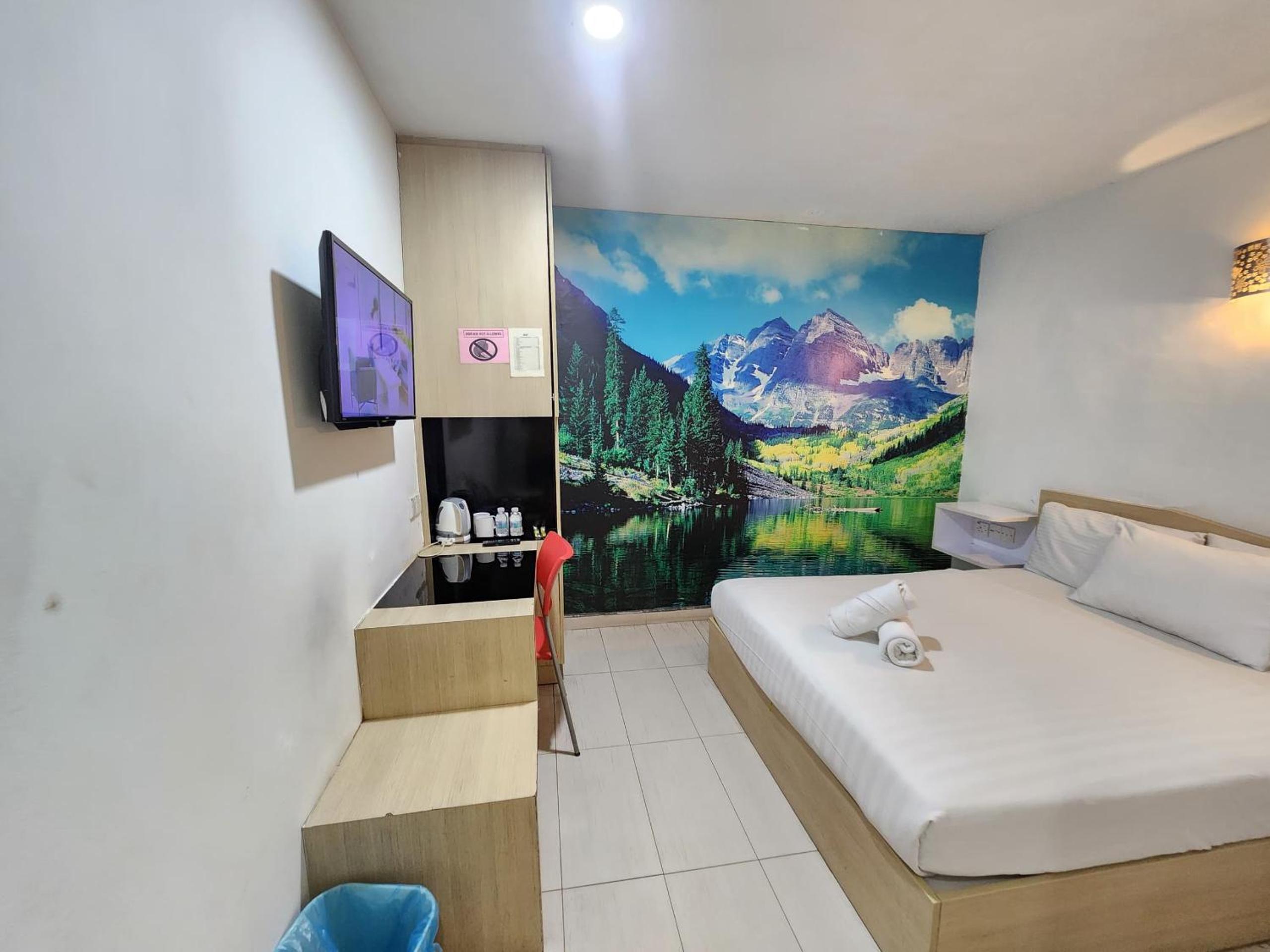 Standard Queen Room