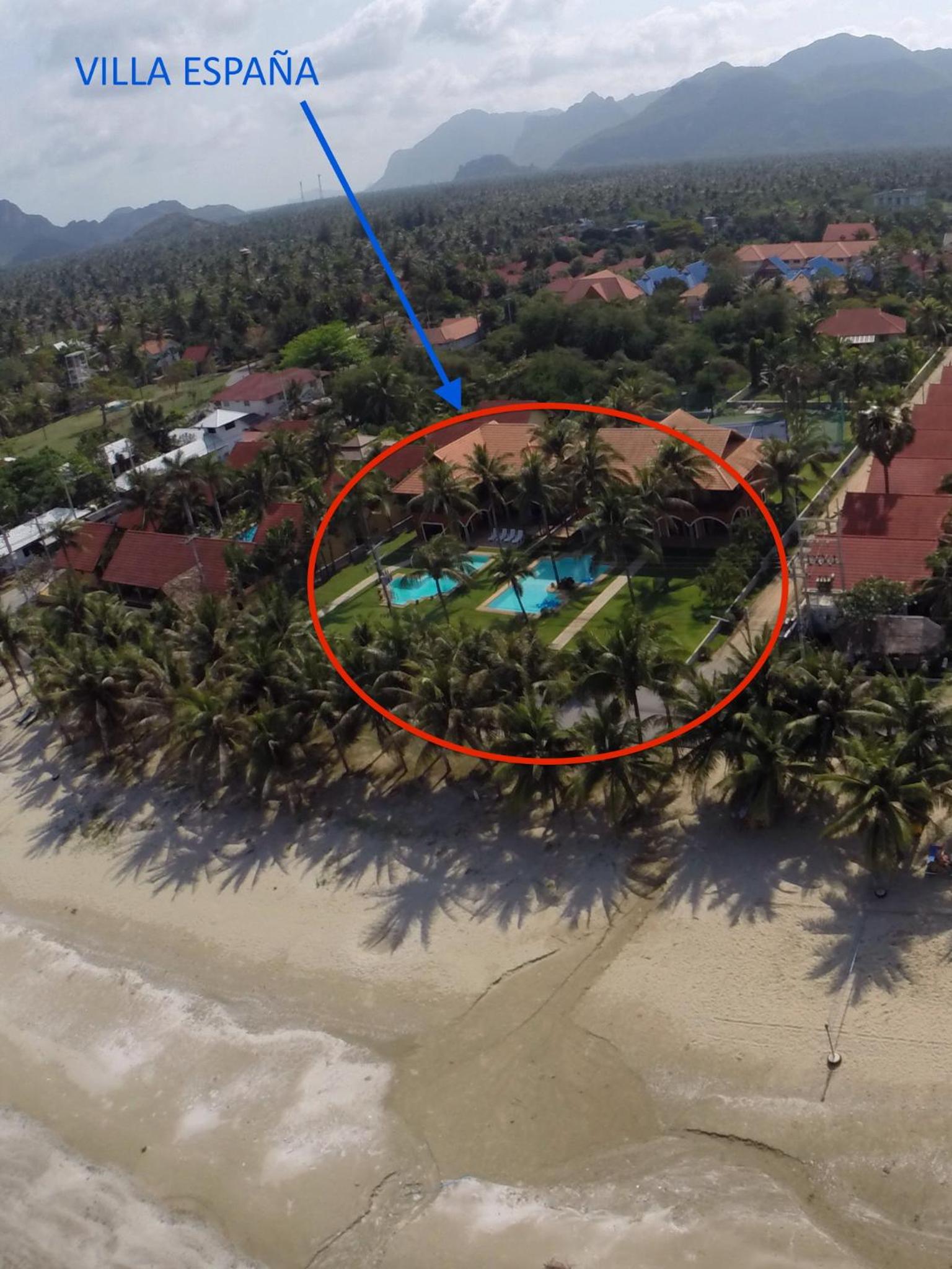 Villa - Beach Front