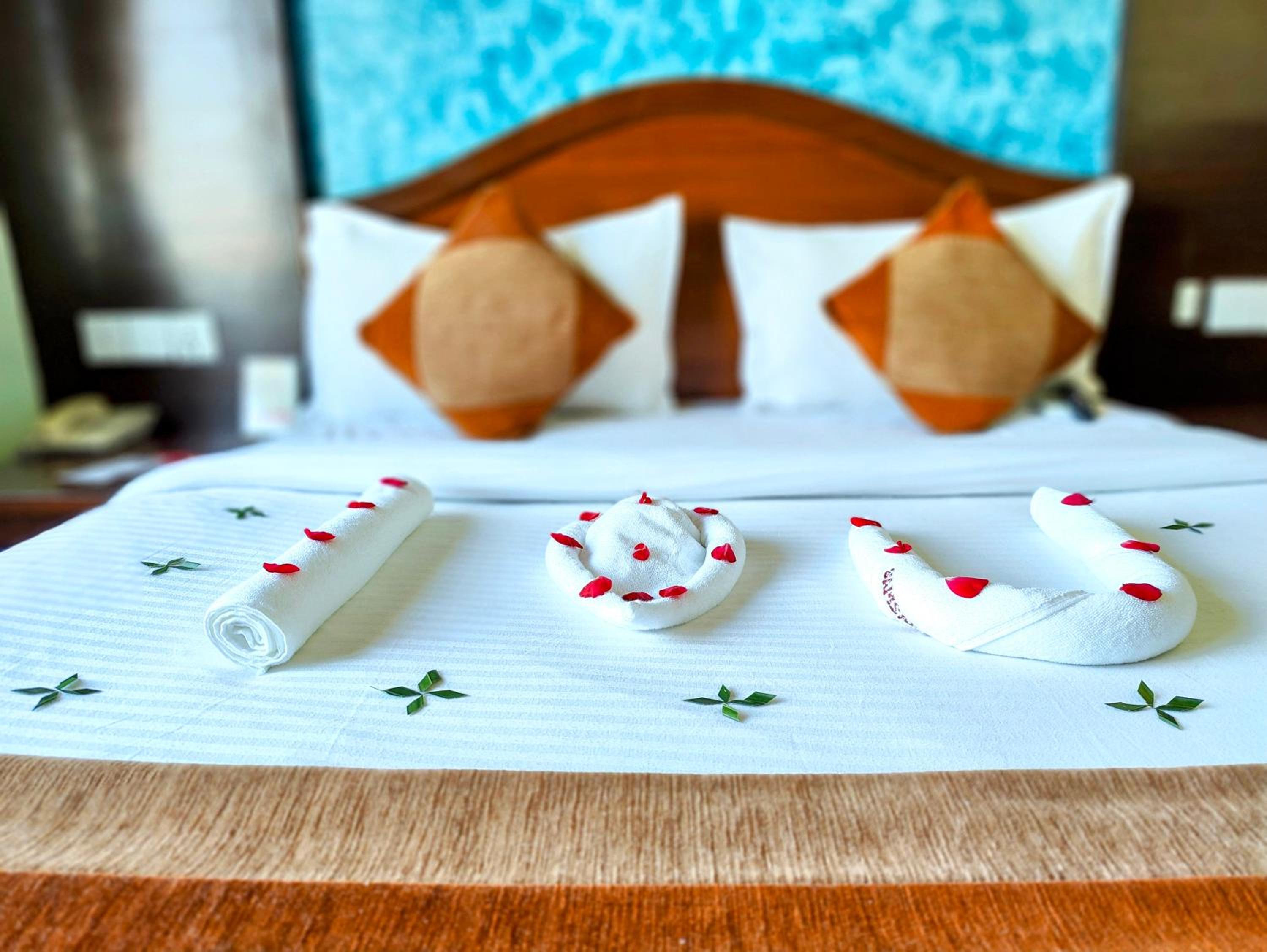 Samsara Deluxe Room with Garden view -  Free Airport pickup + 10% off on Food & Beverage + Free Parking