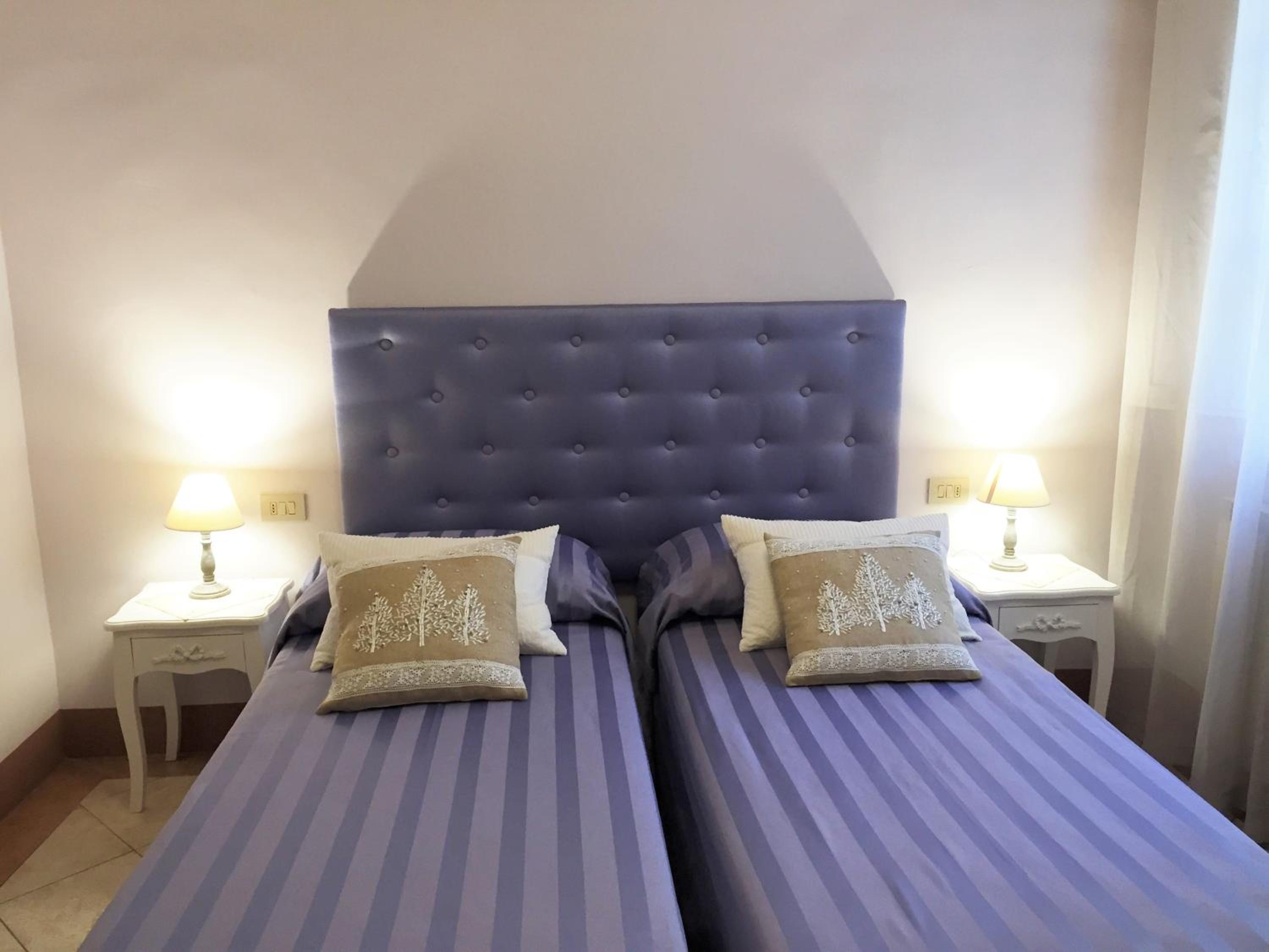 Double or Twin Room with Private Bathroom photo 2