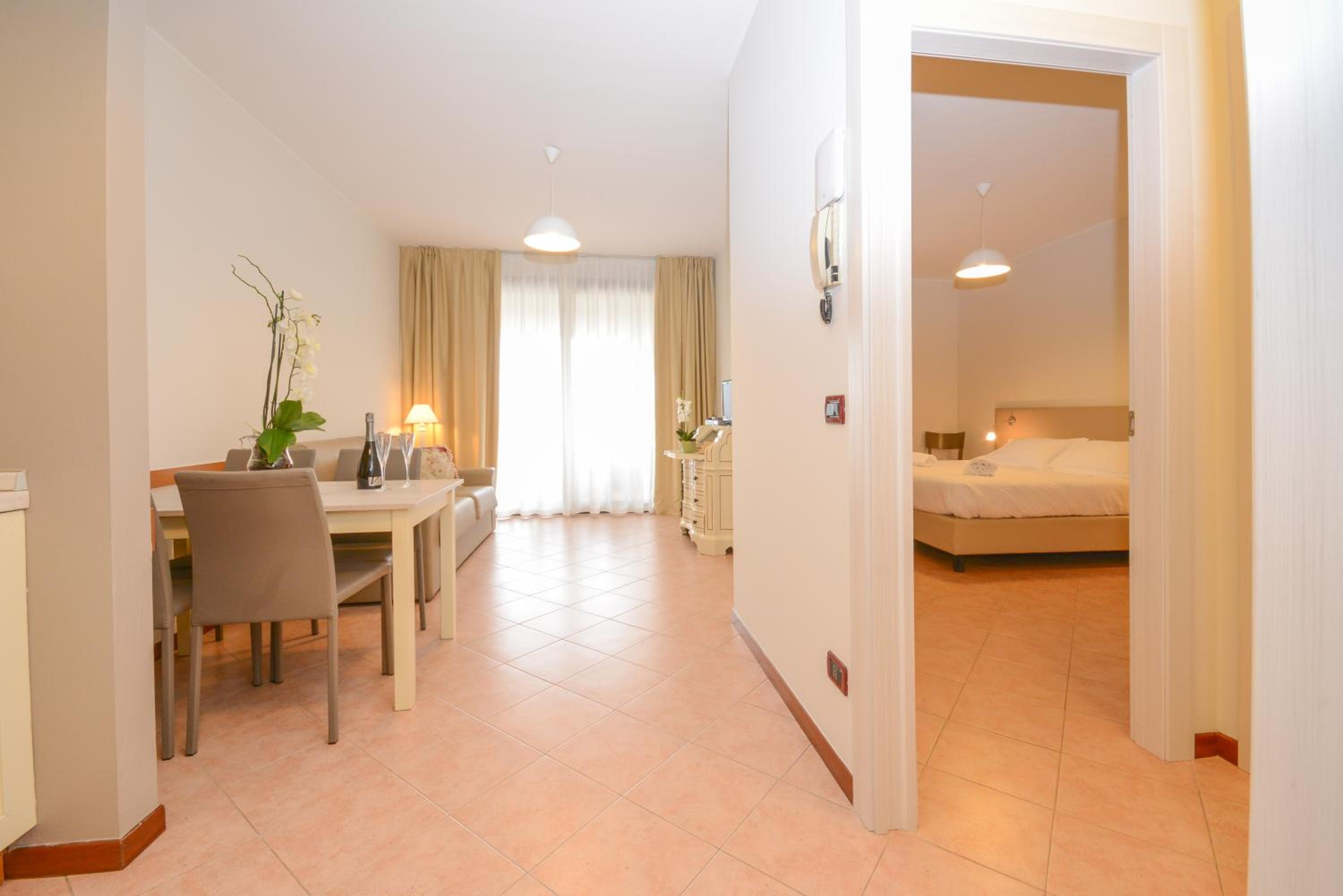 One-Bedroom Apartment with Lake View - Photo 11