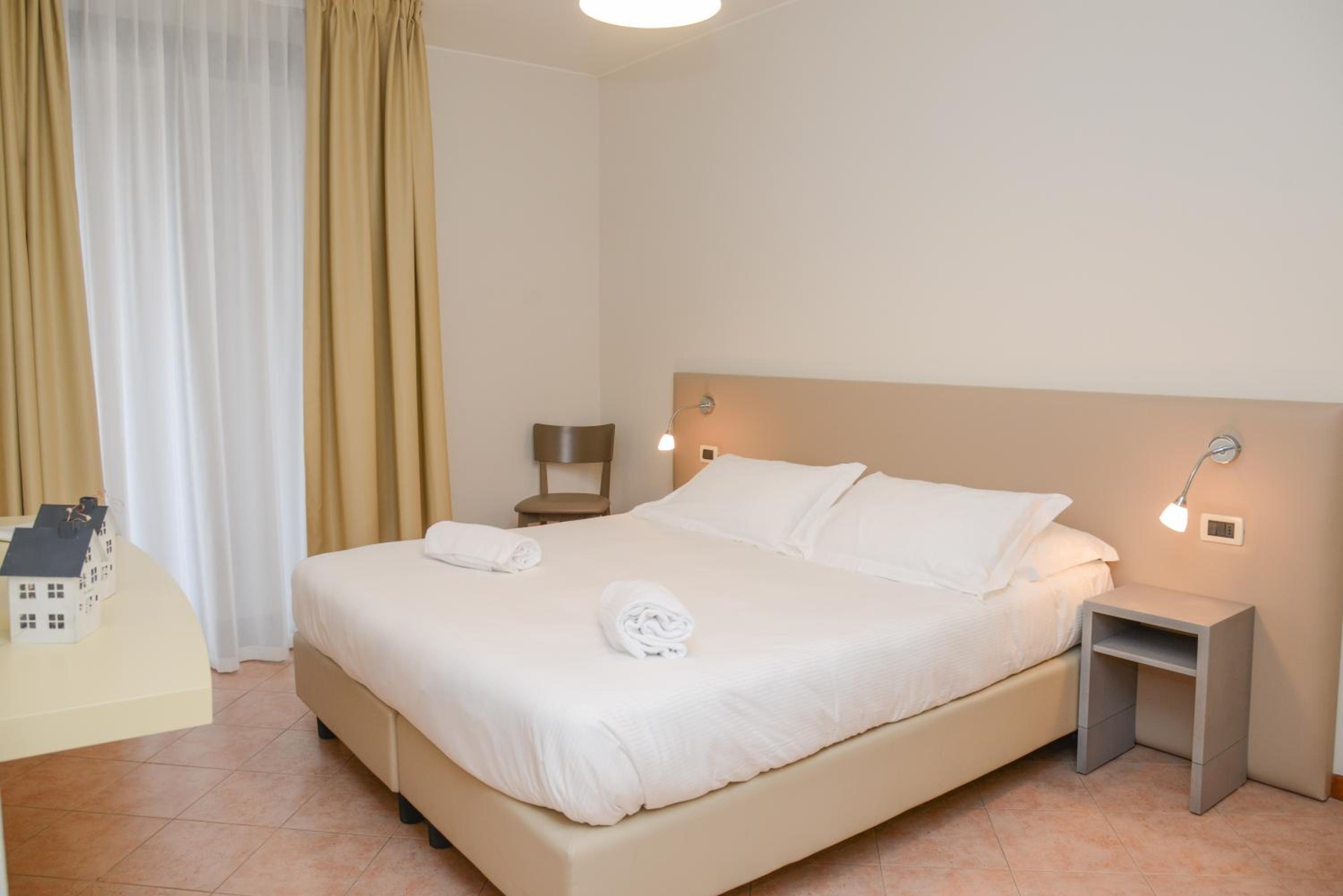 One-Bedroom Apartment with Lake View - Photo 9