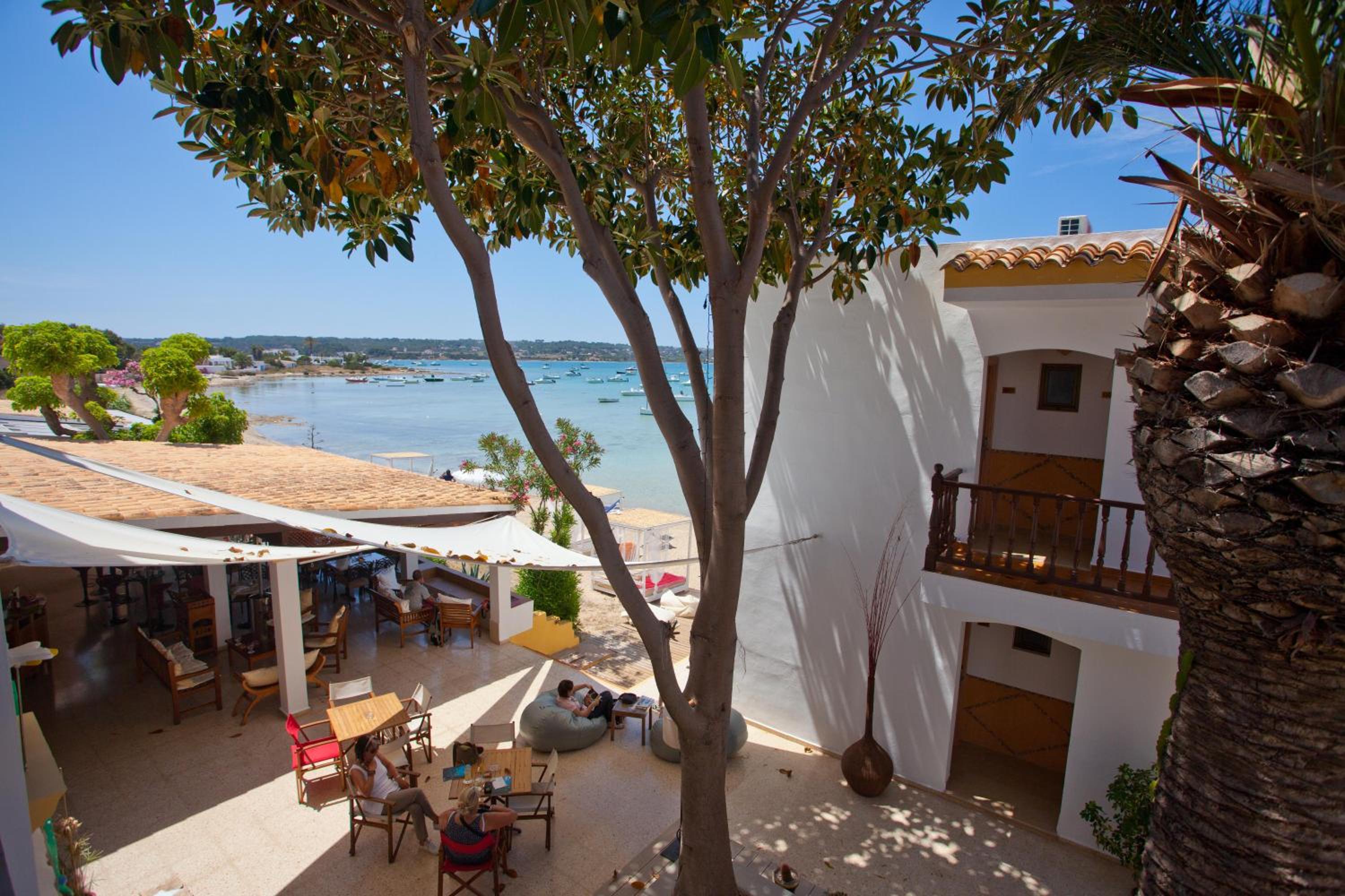 Double Room with Garden View - Photo 8