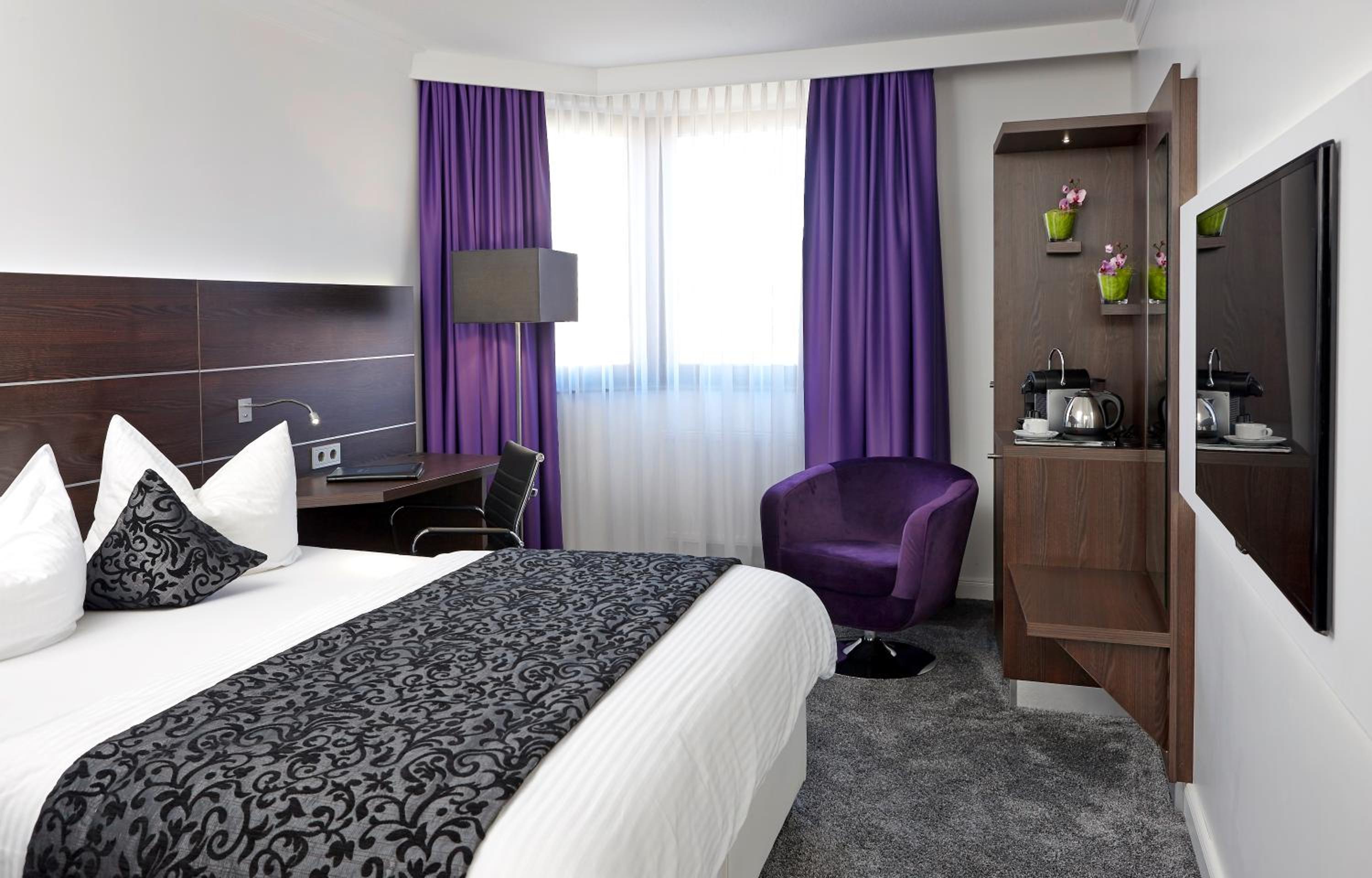 Double Room with Queen Size Bed photo 1