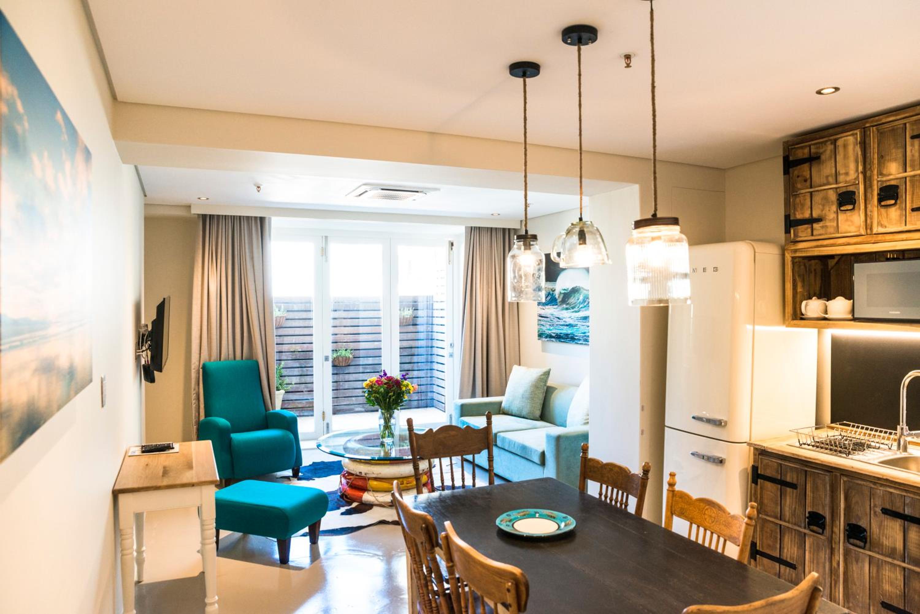Two-Bedroom Apartment - Photo 2