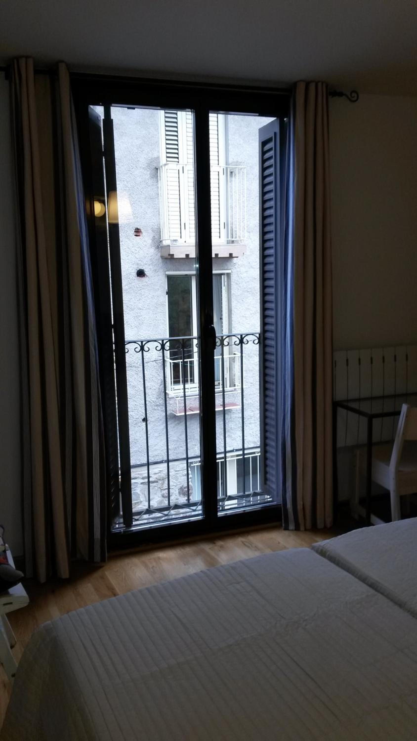 Apartment with Balcony - Photo 8