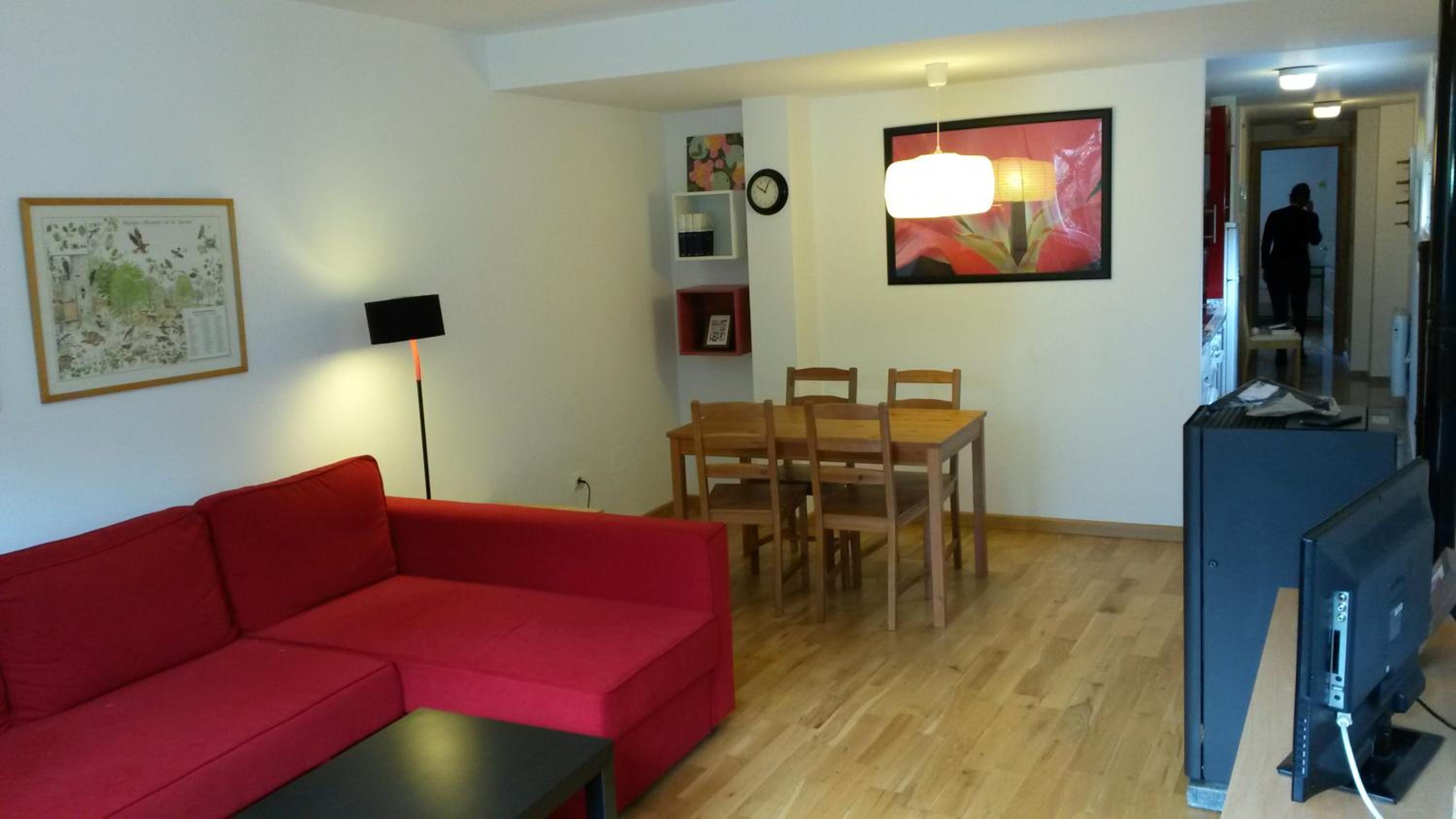 Apartment with Balcony - Photo 6