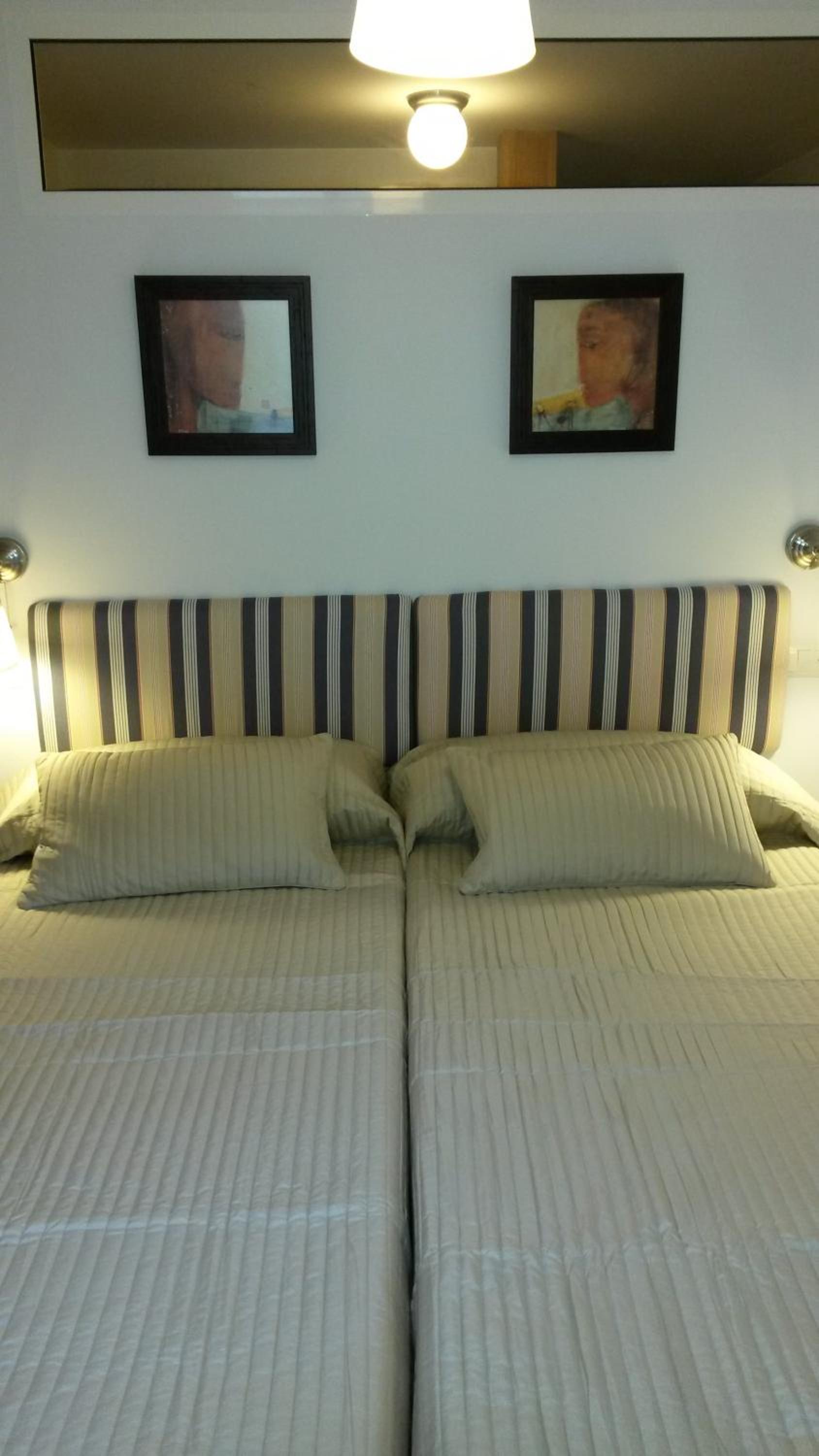 Apartment with Balcony - Photo 5