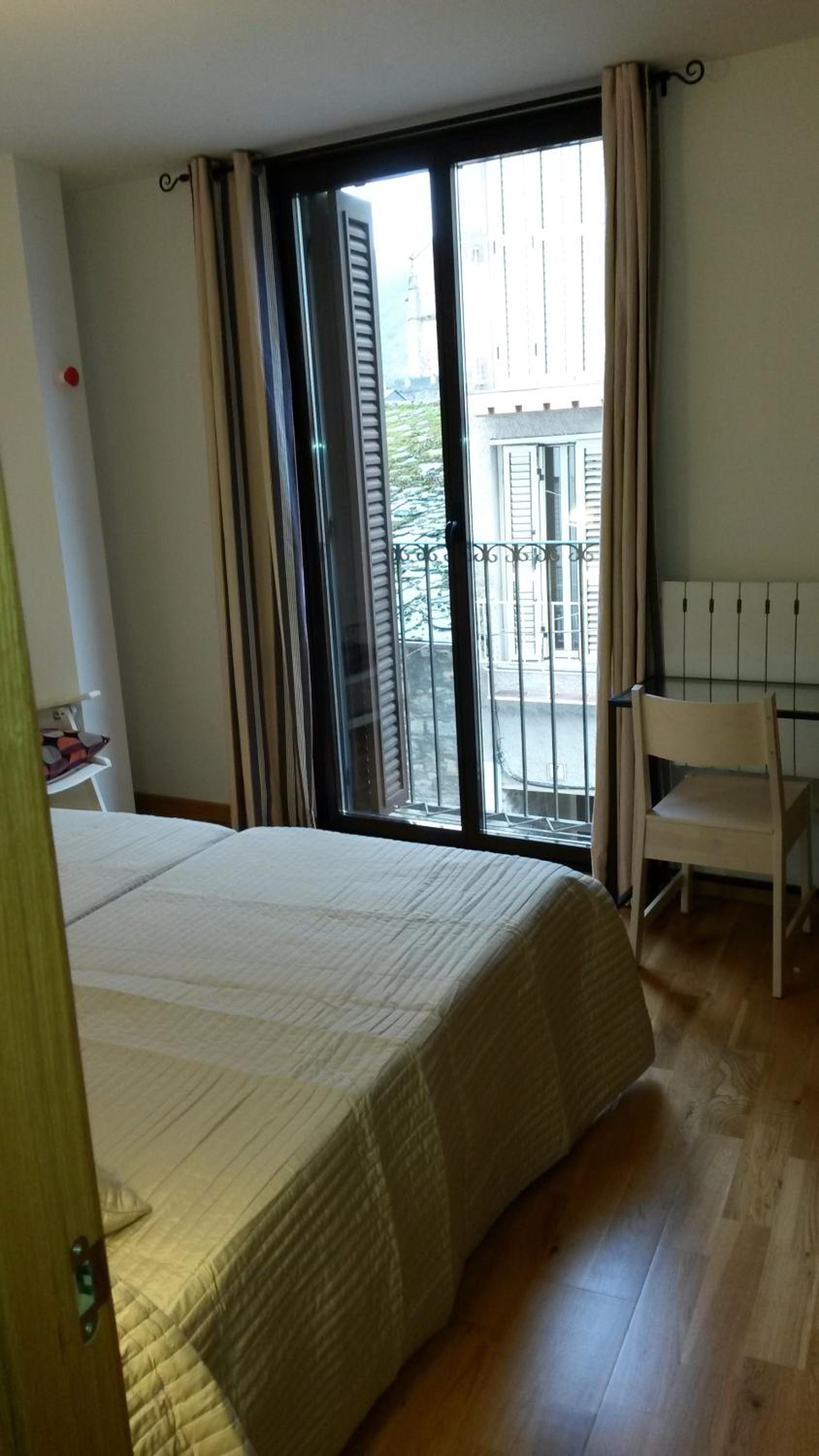 Apartment with Balcony - Photo 3