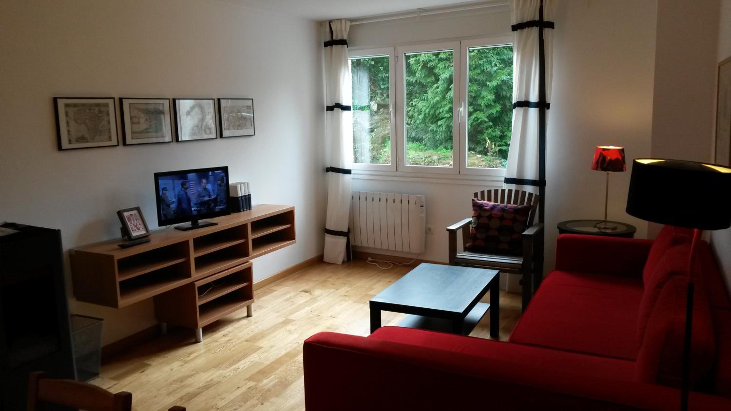 Apartment with Balcony - Photo 10