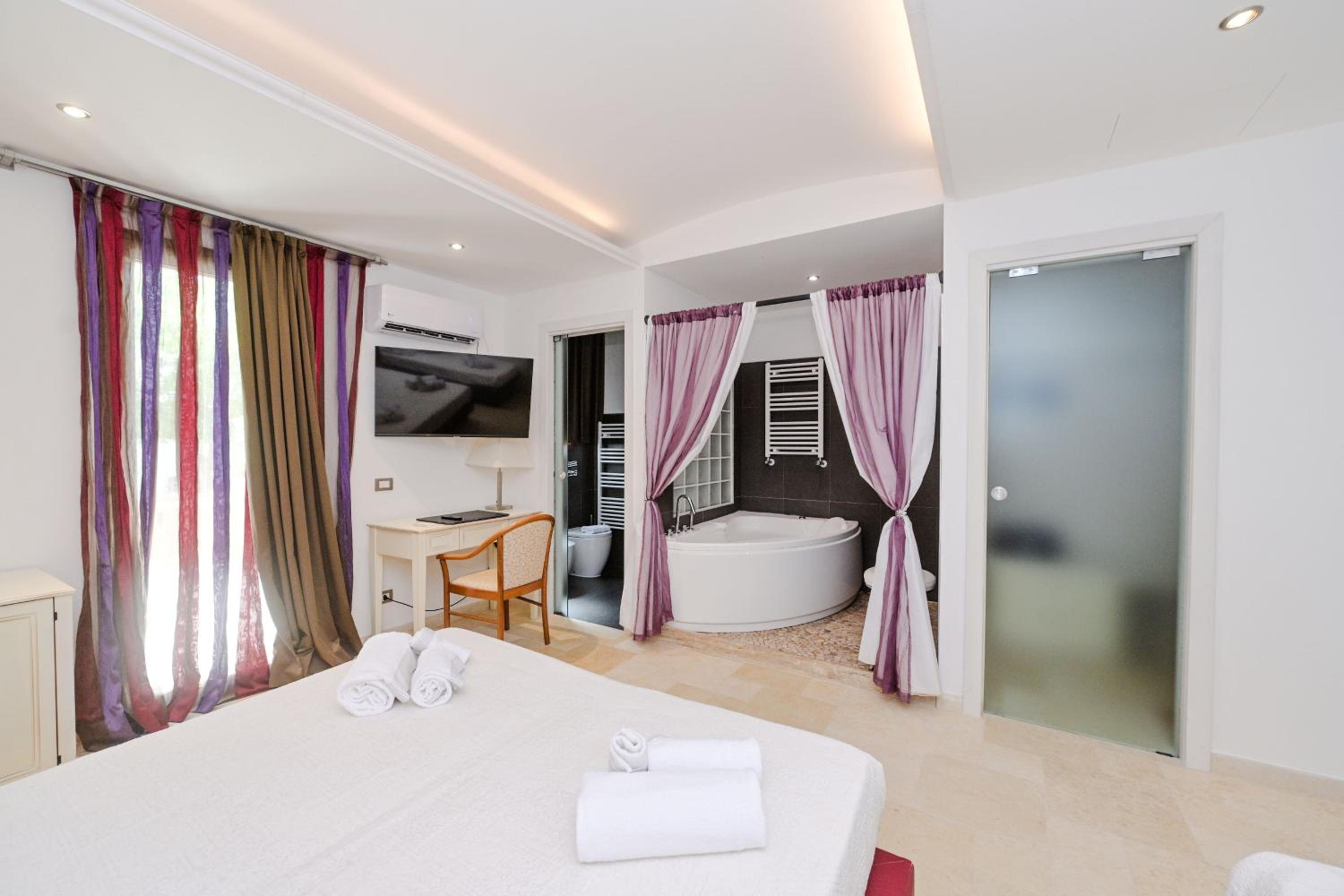 Deluxe Room - Photo 2