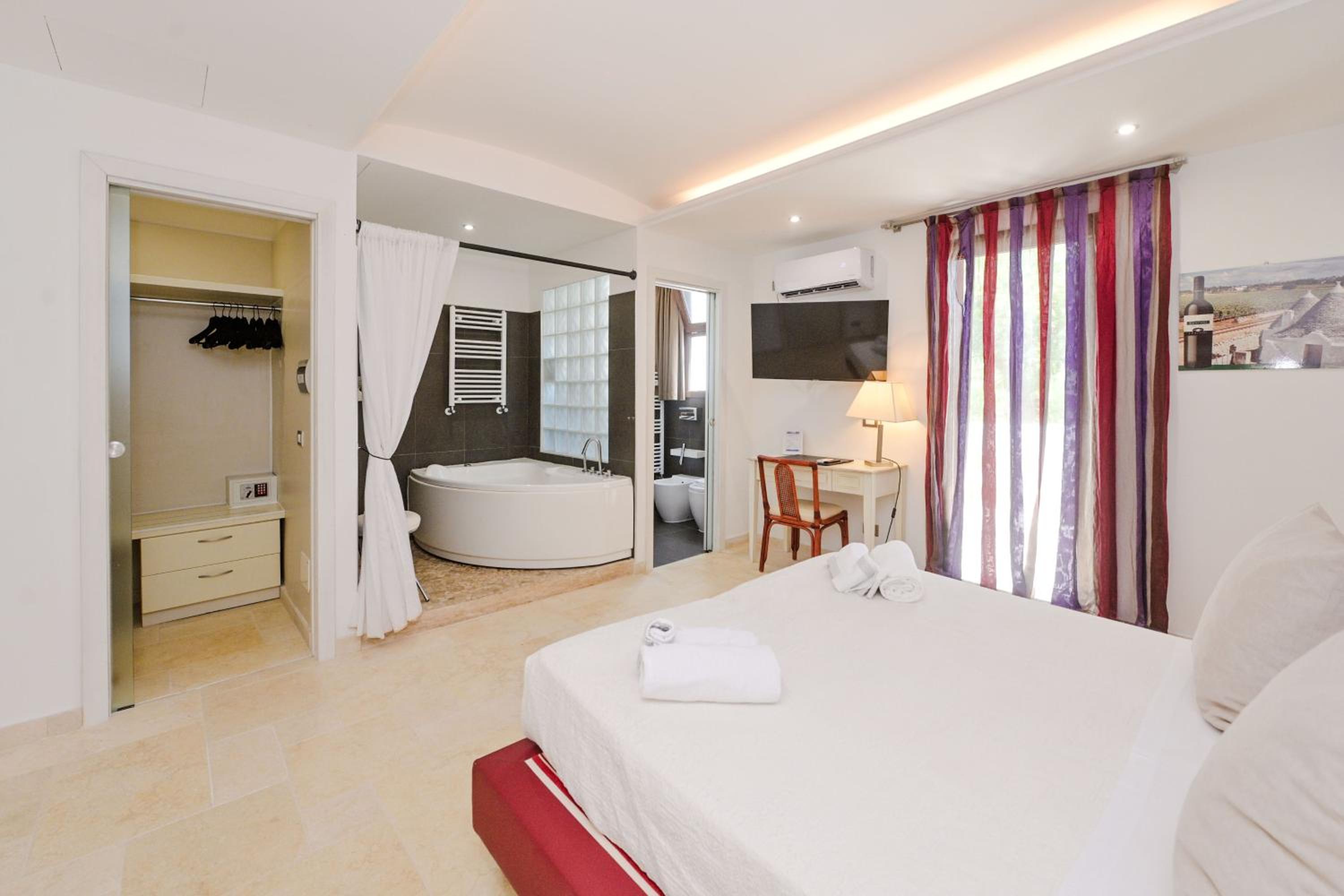 Deluxe Room - Photo 3