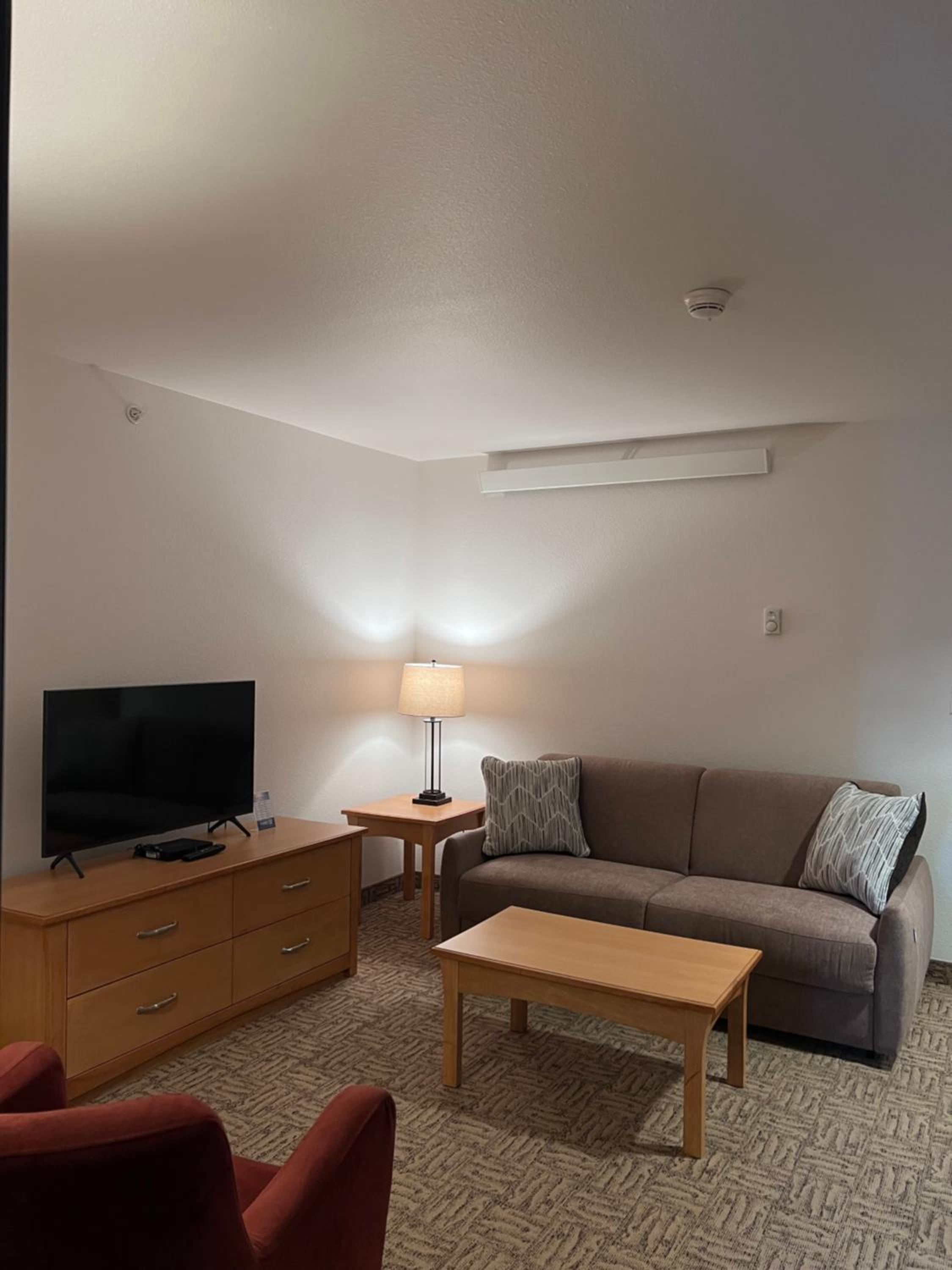 Deluxe Queen Suite photo 2