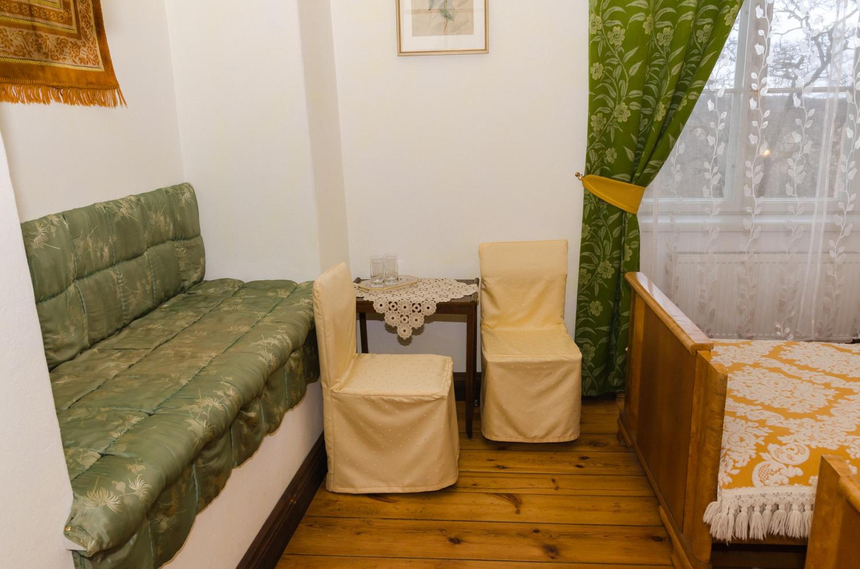 Twin Room with Private External Bathroom