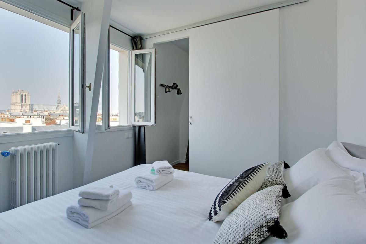 One-Bedroom Apartment - B photo 1