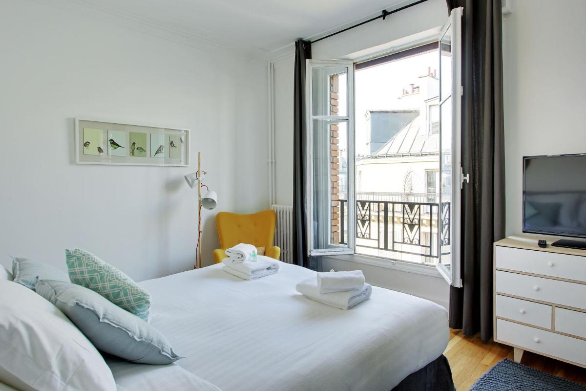 One-Bedroom Apartment - A photo 3