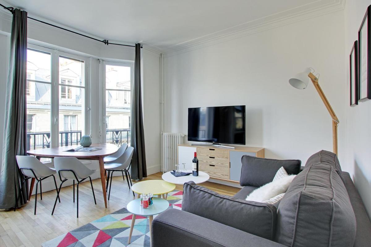 One-Bedroom Apartment - A photo 2