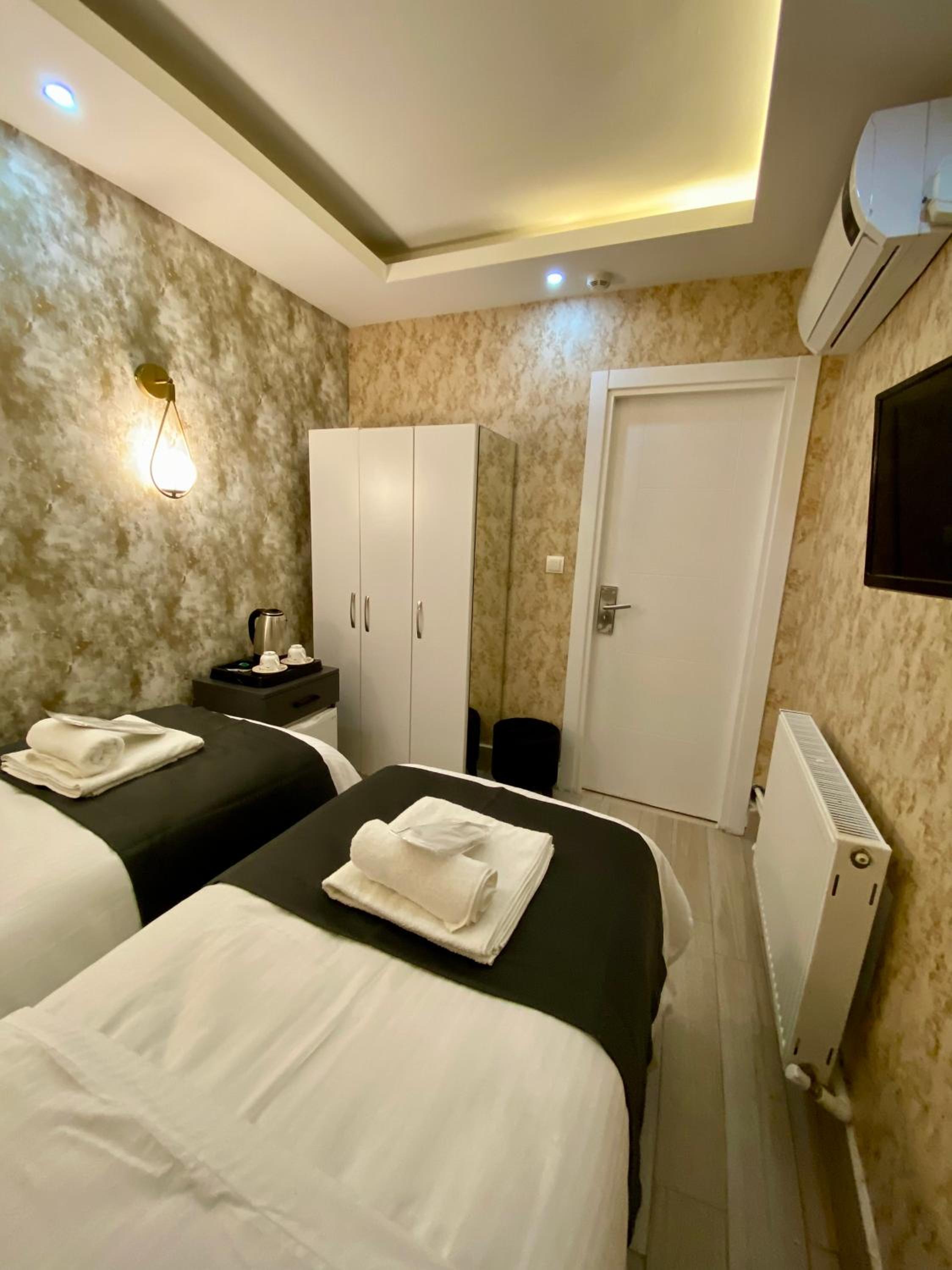 Standard Twin Room photo 2