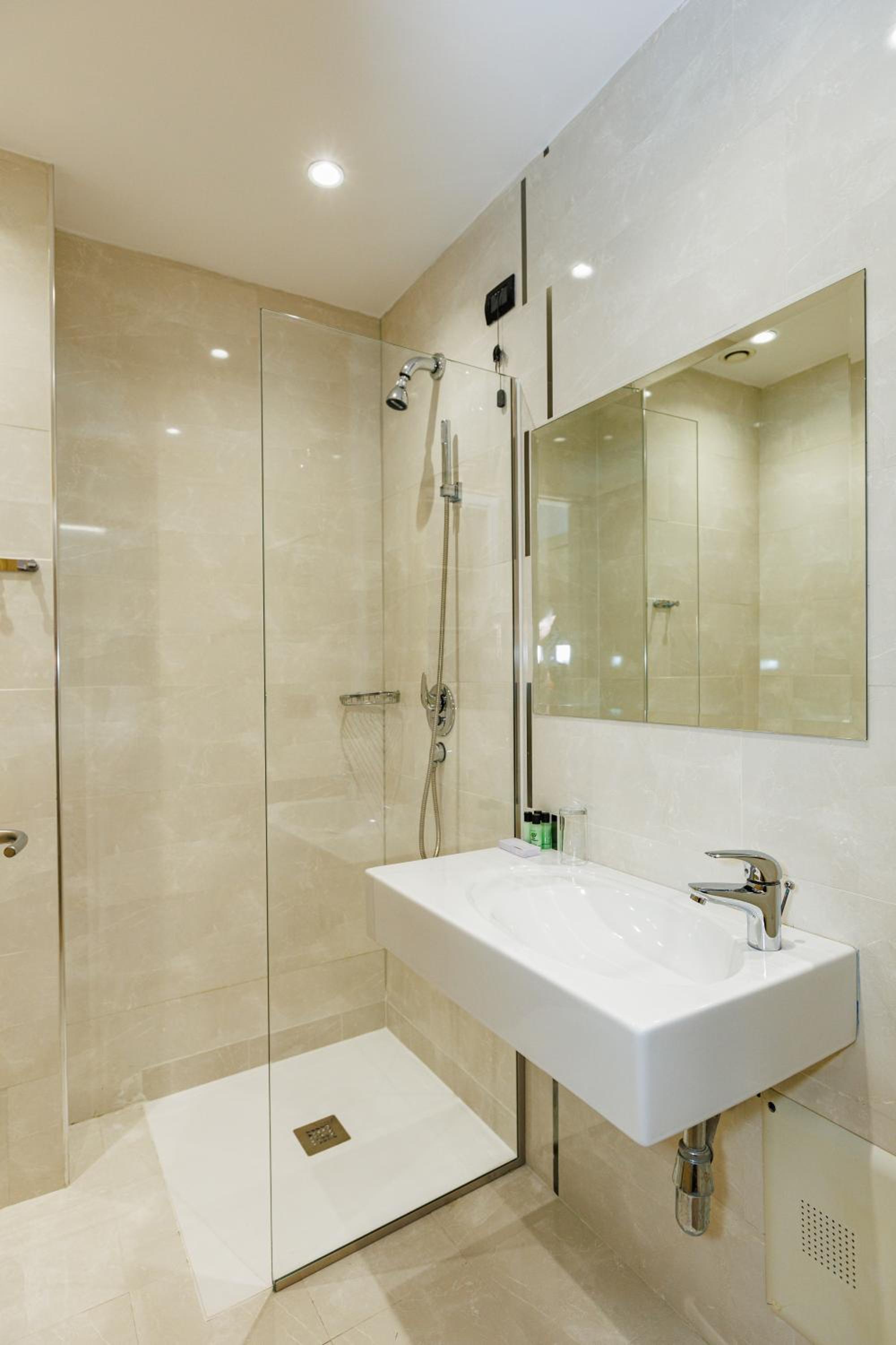 Superior Twin Room with City View