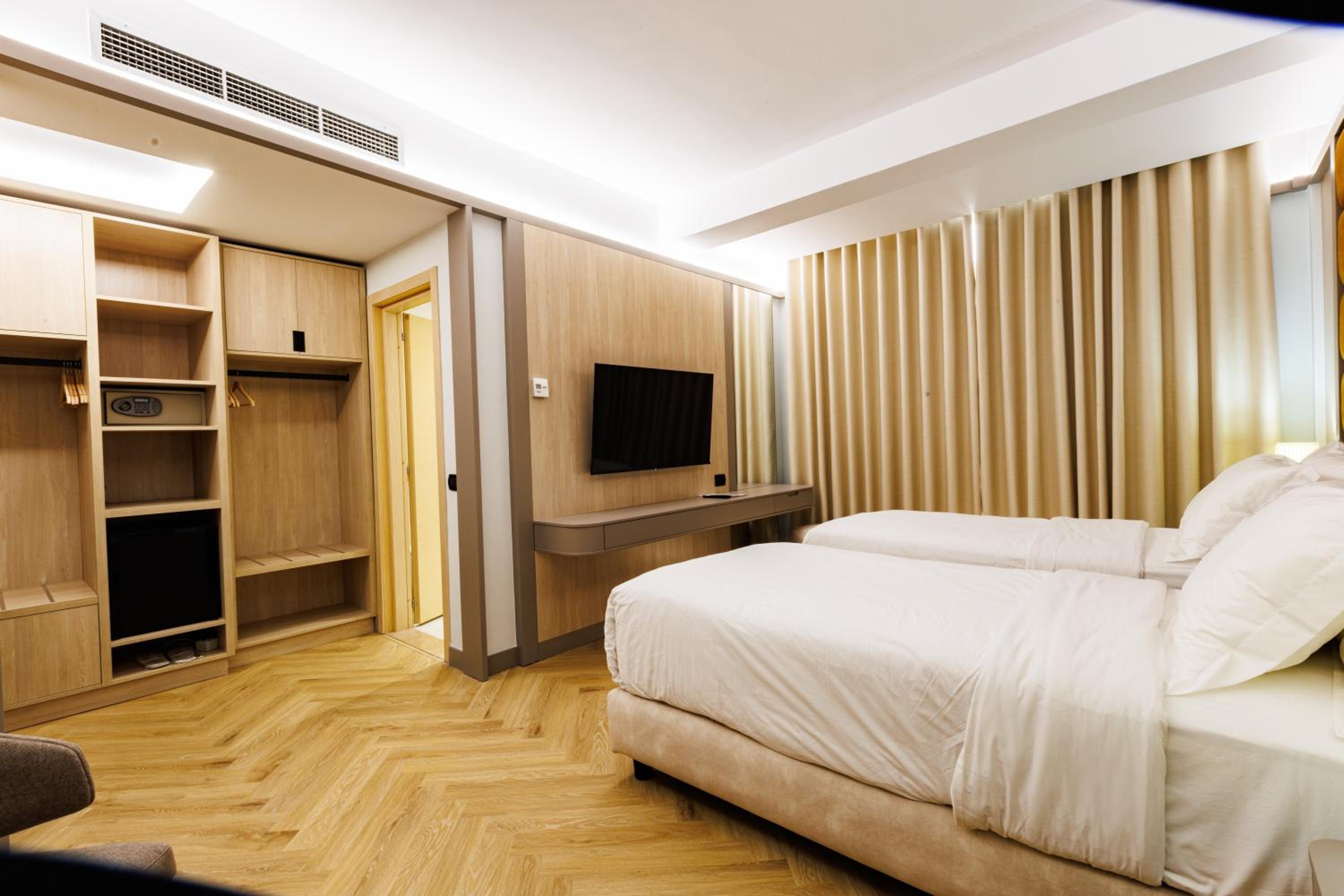 Superior Twin Room with City View