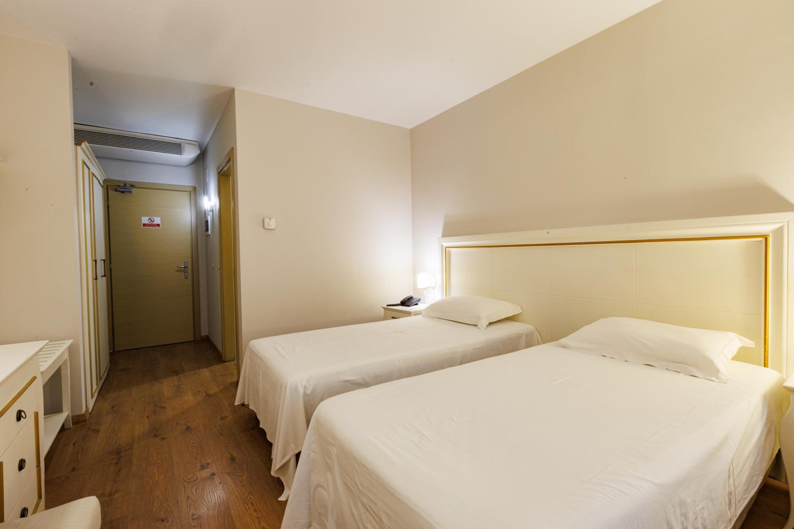 Double Room with Extra Bed photo 2
