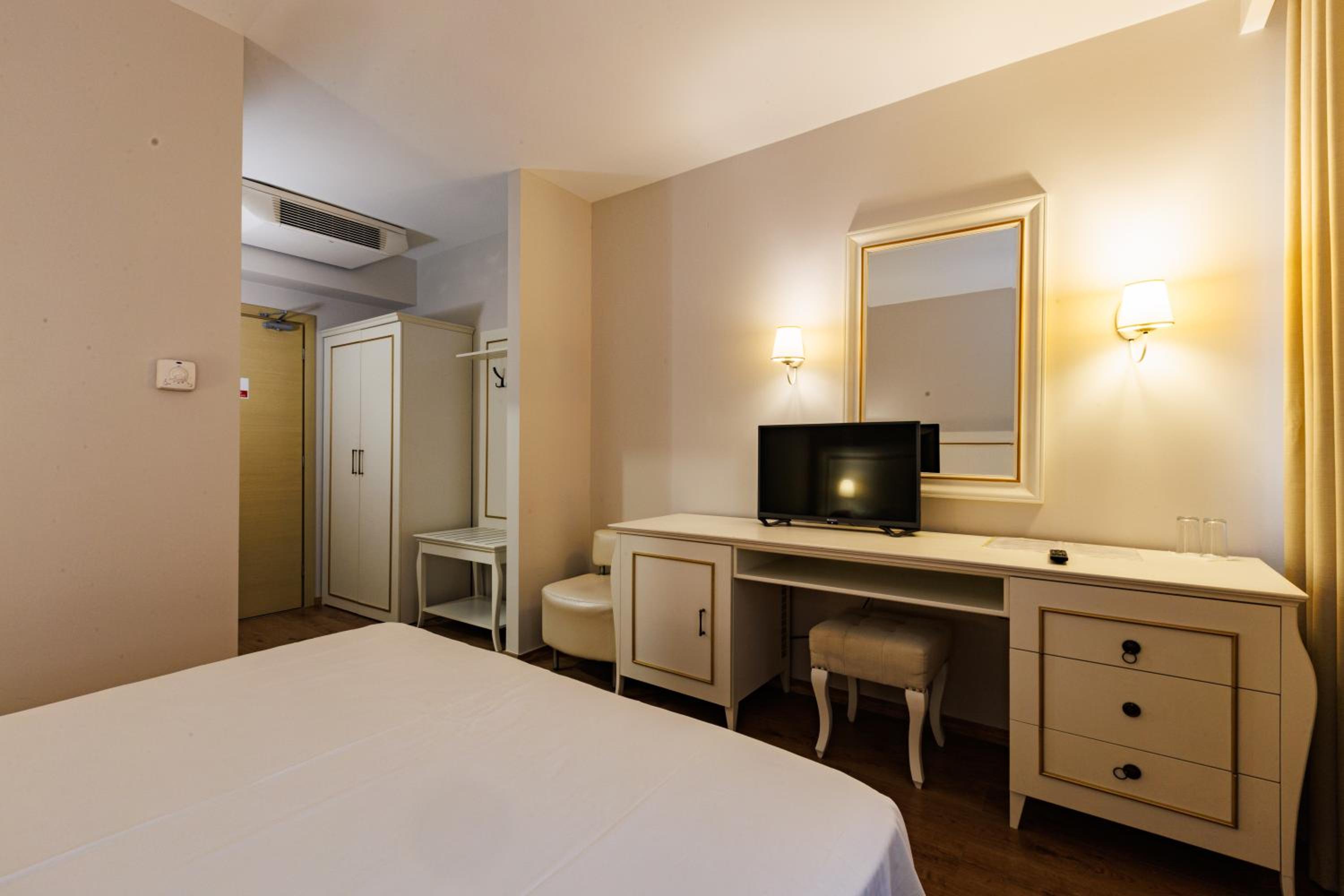Standard Double Room photo 3