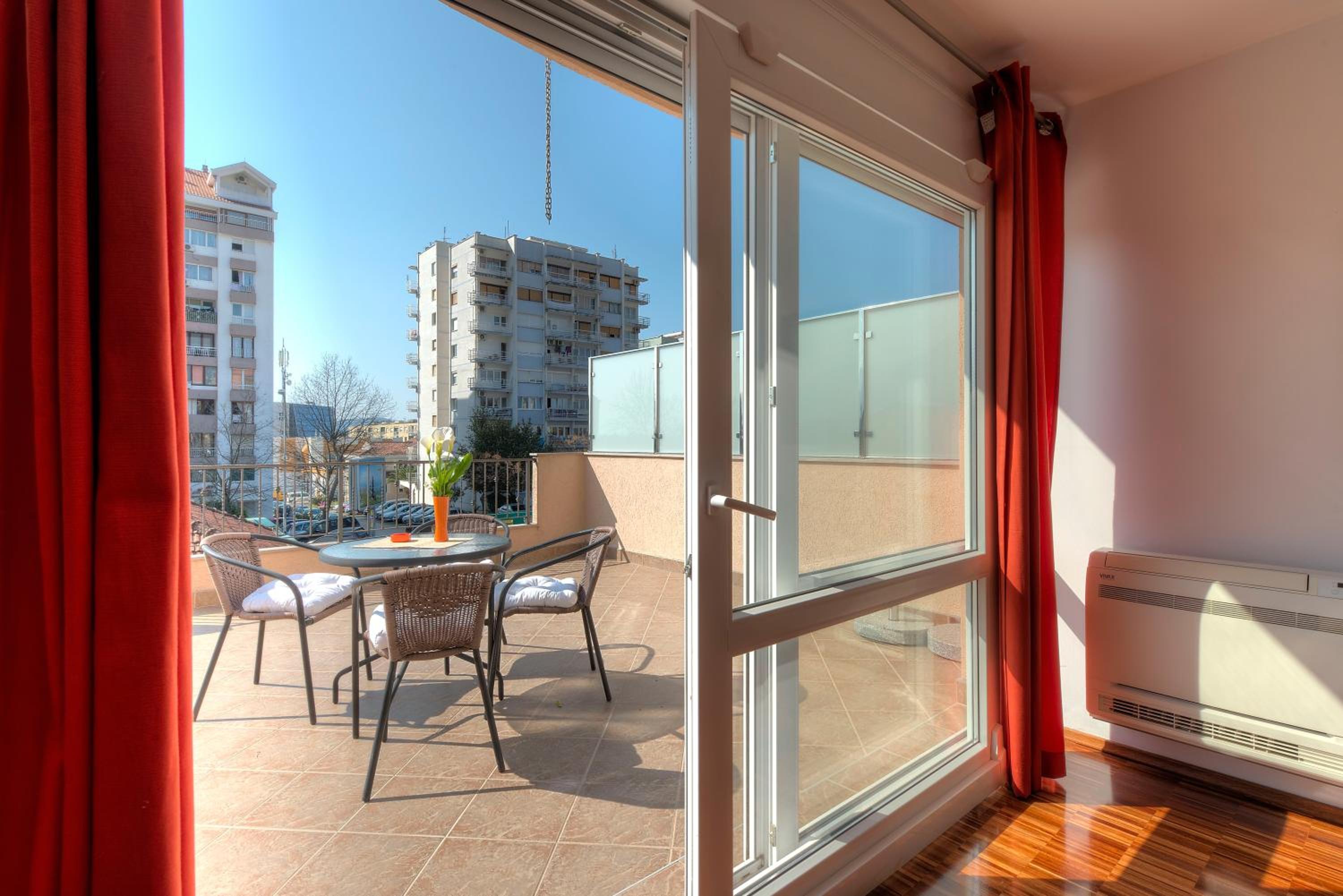 One-Bedroom Apartment With Terrace photo 2