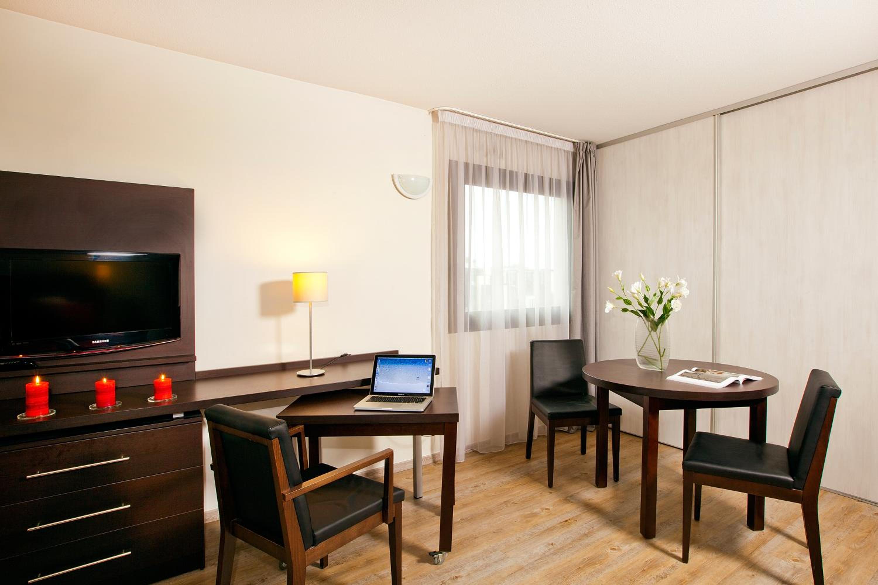 Apartment - Photo 4