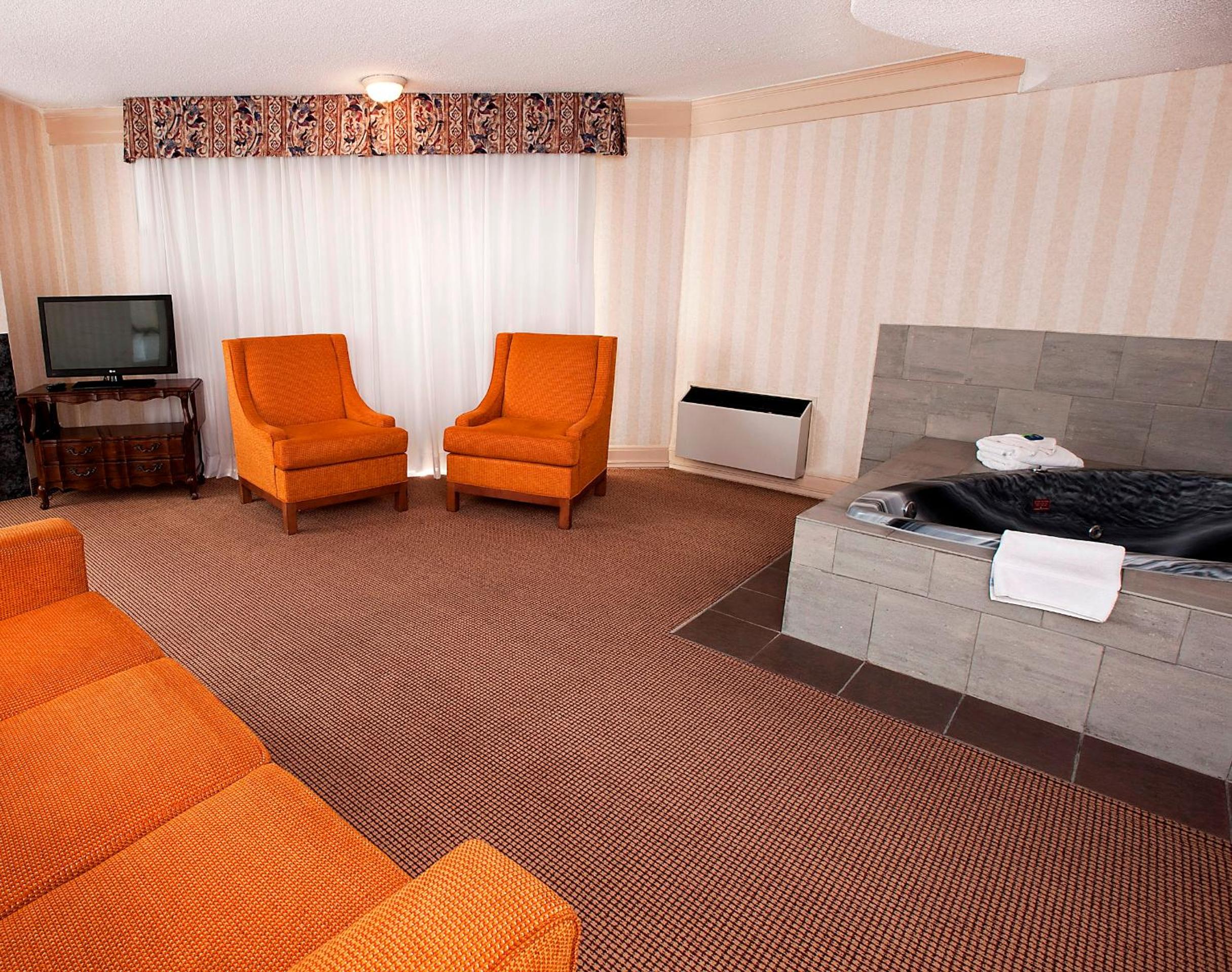 Junior Suite and Whirlpool
