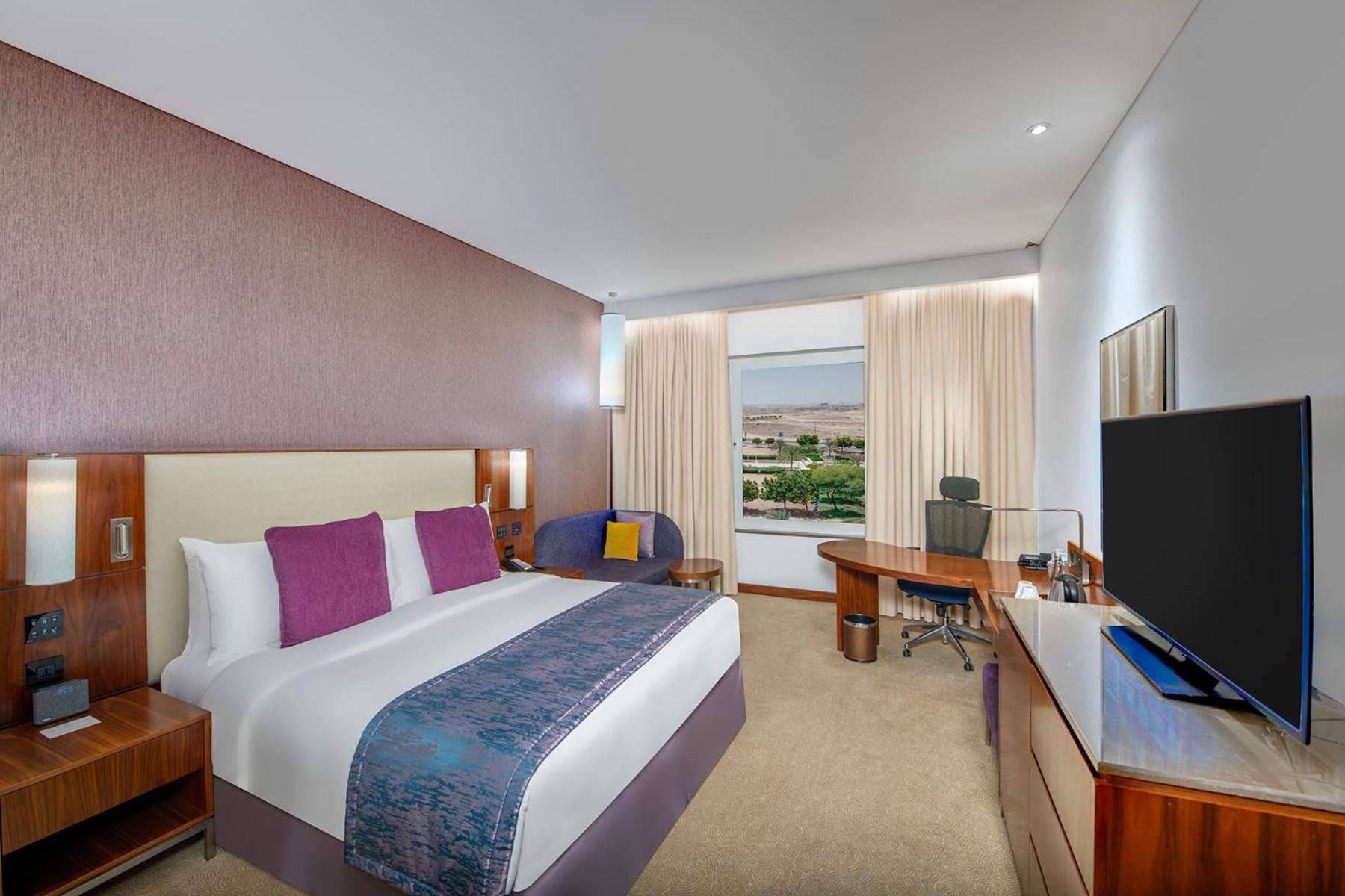 Premium King Room with Mountain View - Lounge Access - Photo 3