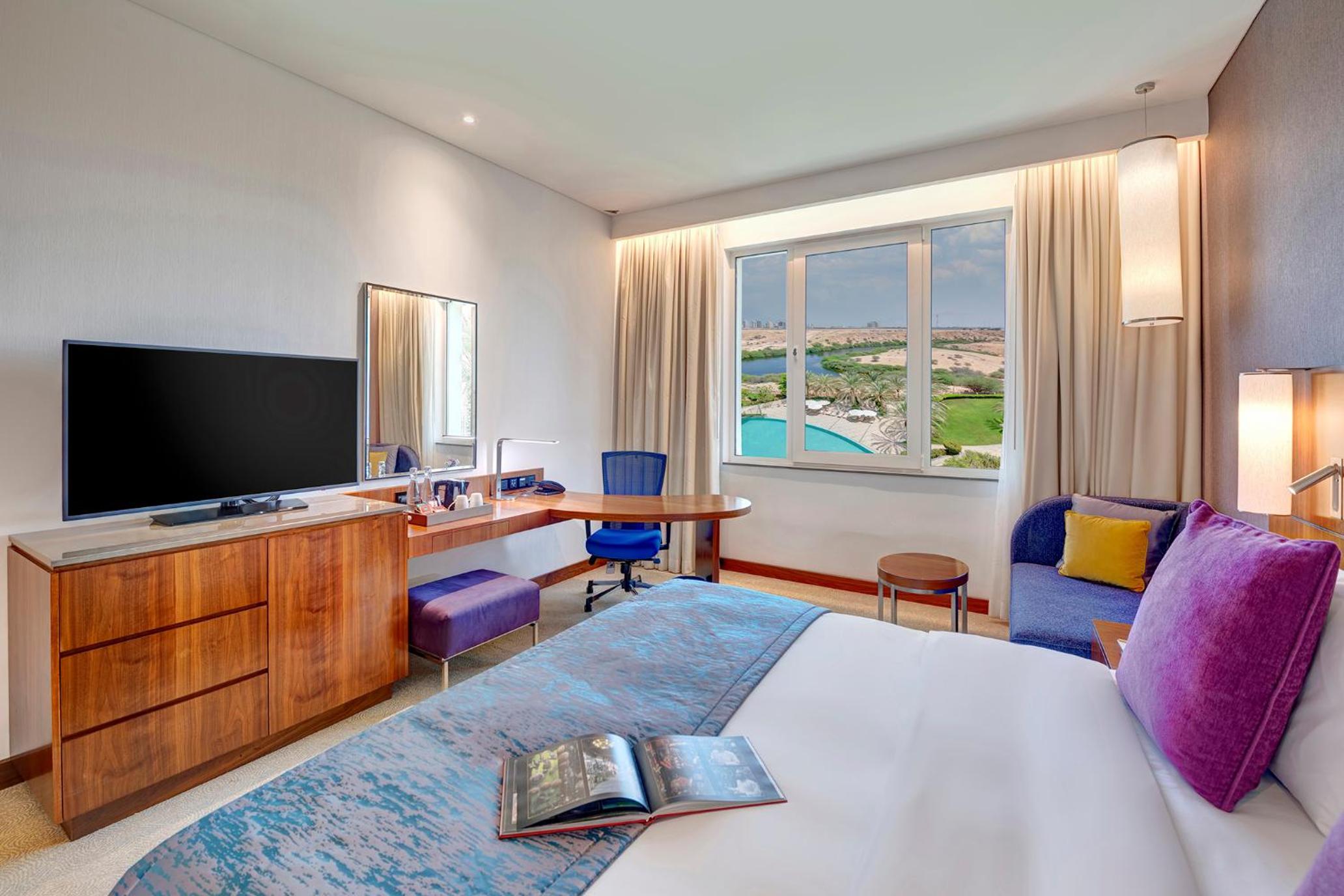 Premium King Room with Garden View - Lounge Access - Photo 4