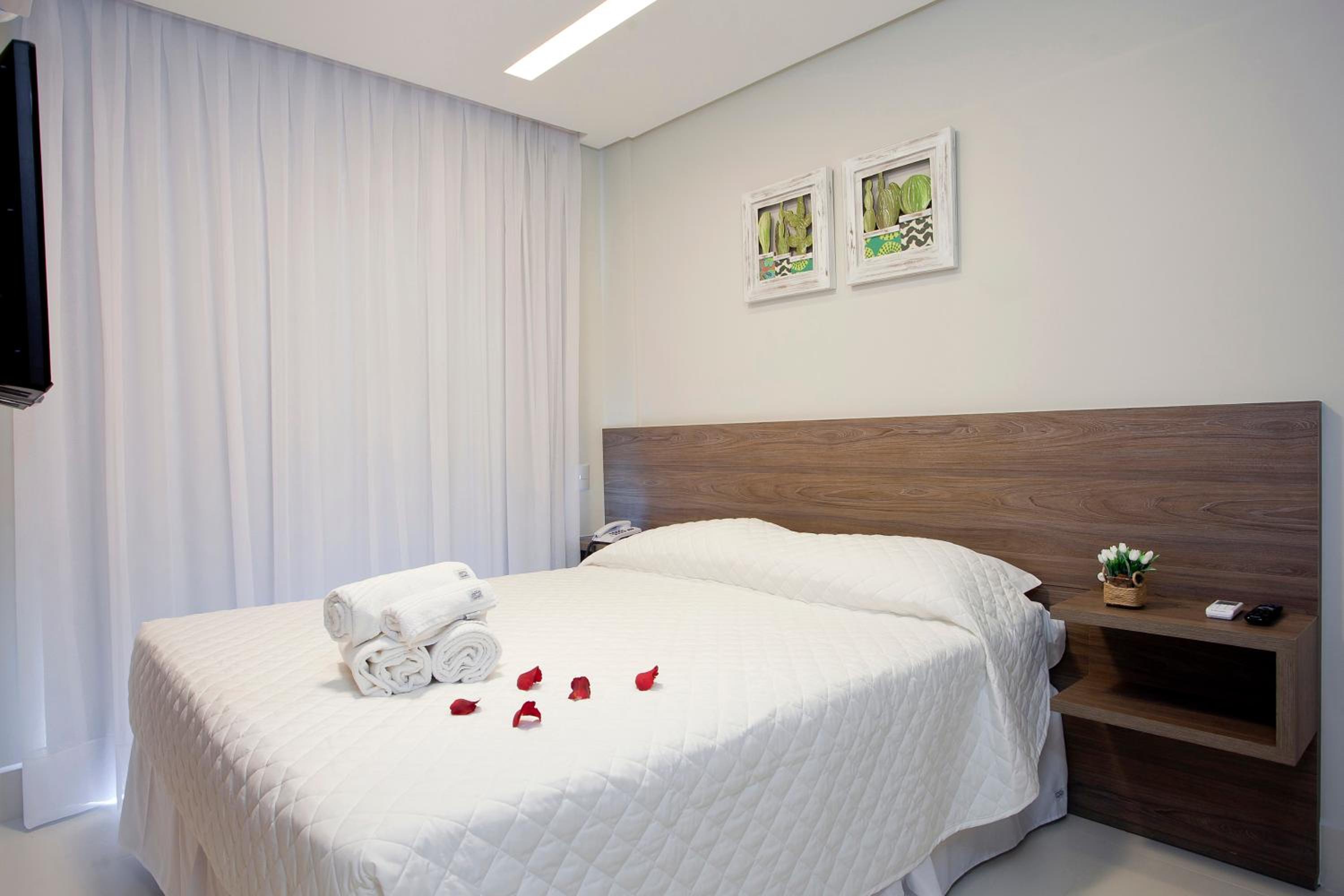 Deluxe Double Room with Balcony photo 3